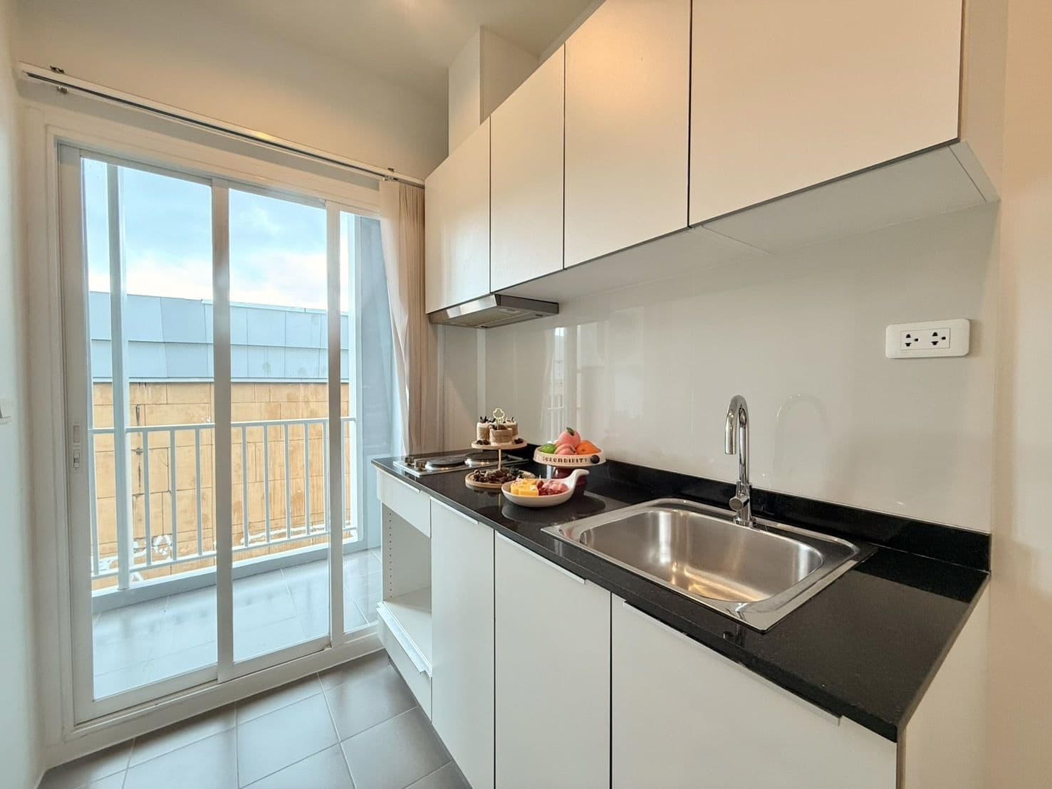 Fully Renovated Condo The Base Downtown | Walk to Central U5379083 - image 4
