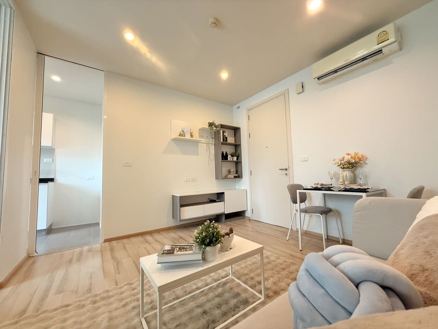 Fully Renovated Condo The Base Downtown | Walk to Central U5379083 - image 8