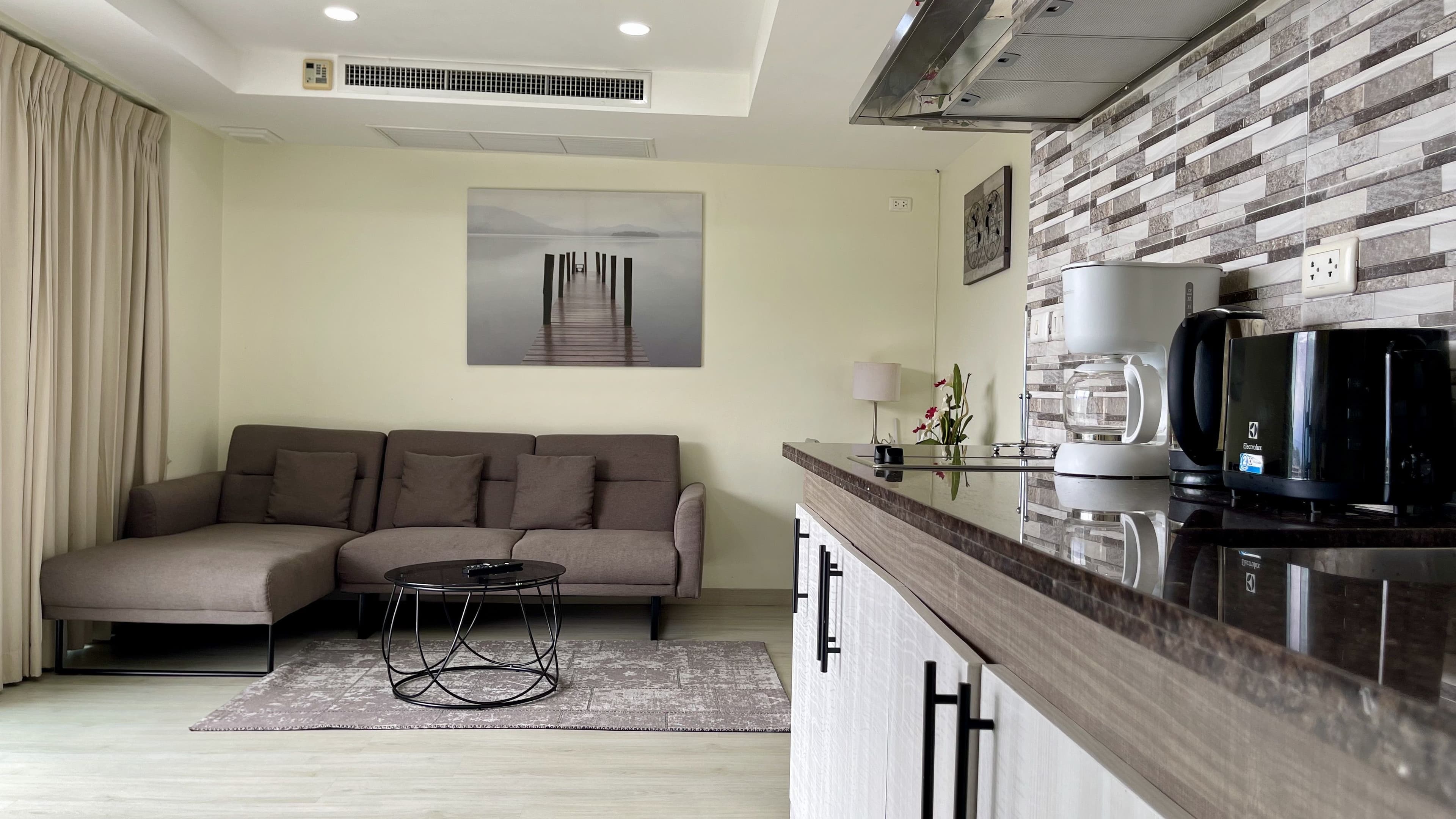 2 bedroom Seaview condominium in Kata U5344827 - image 3