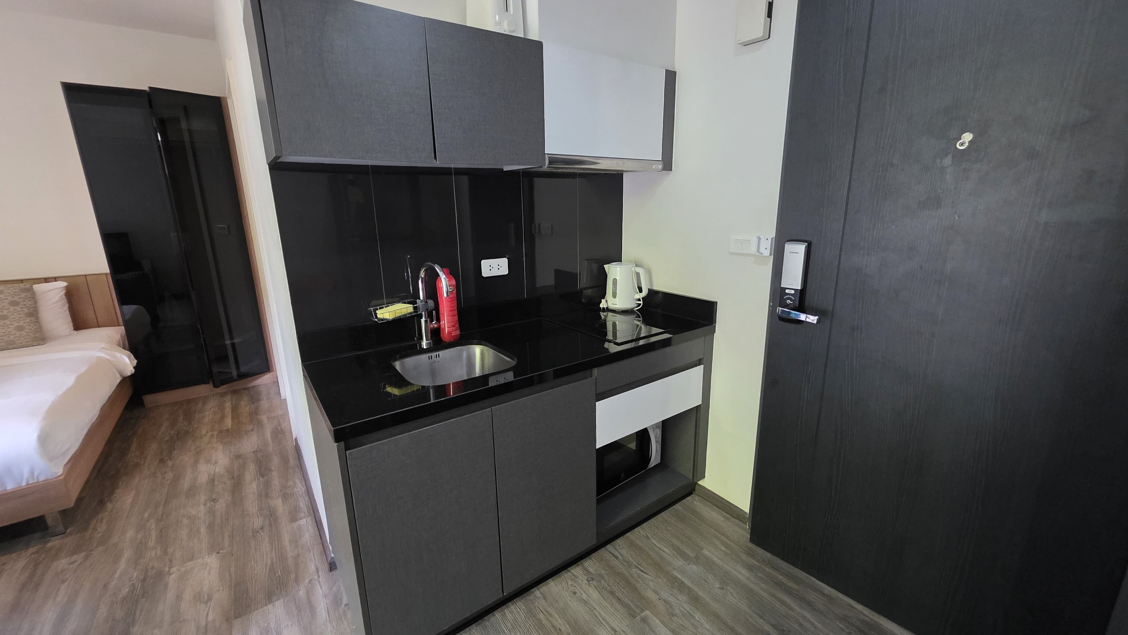 Studio Condo for sale at The Deck Patong U5550720 - image 3