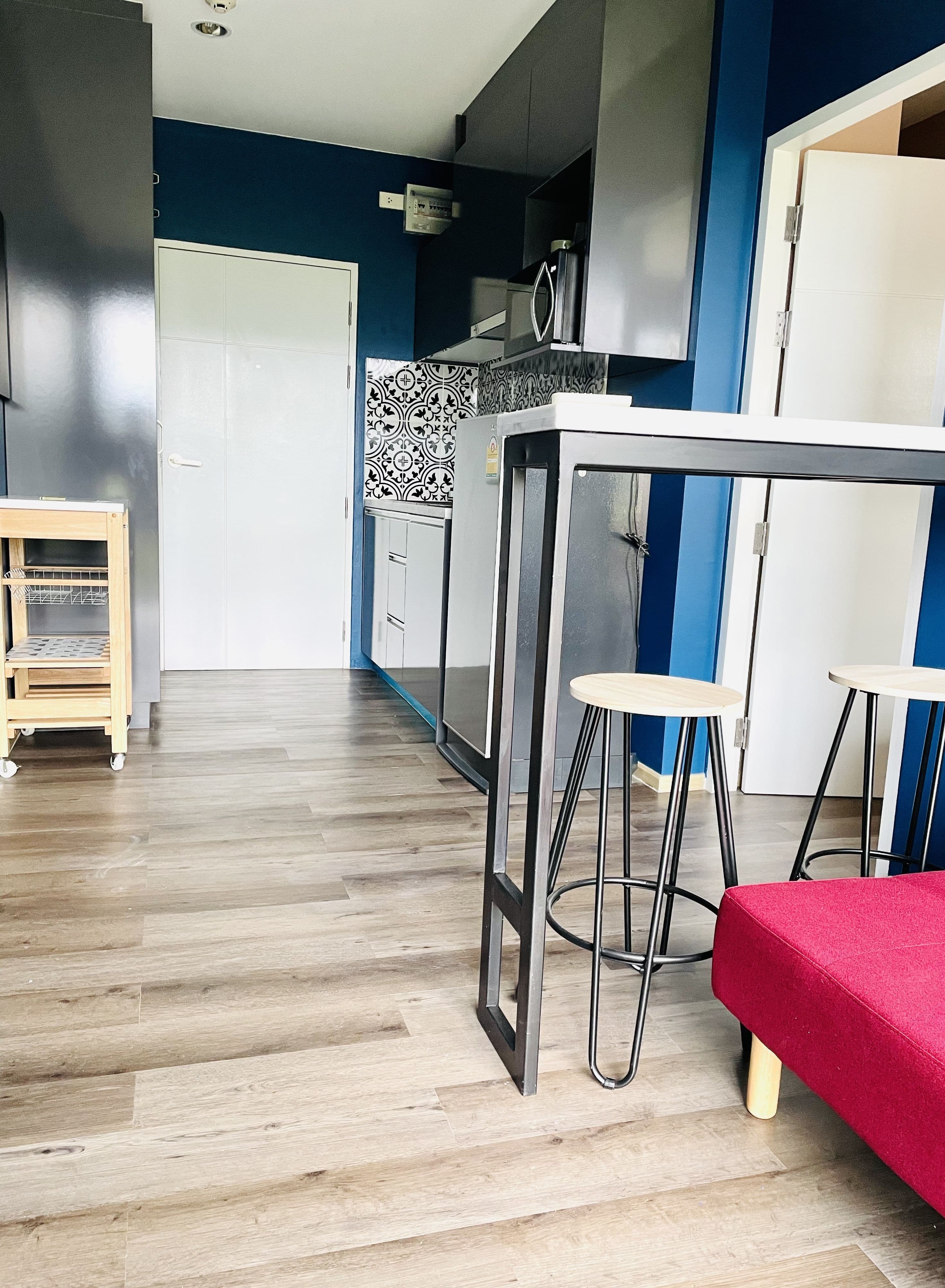 Renovated, Quiet with XL Pool and Gym, 2min Shops U1023546 - image 5