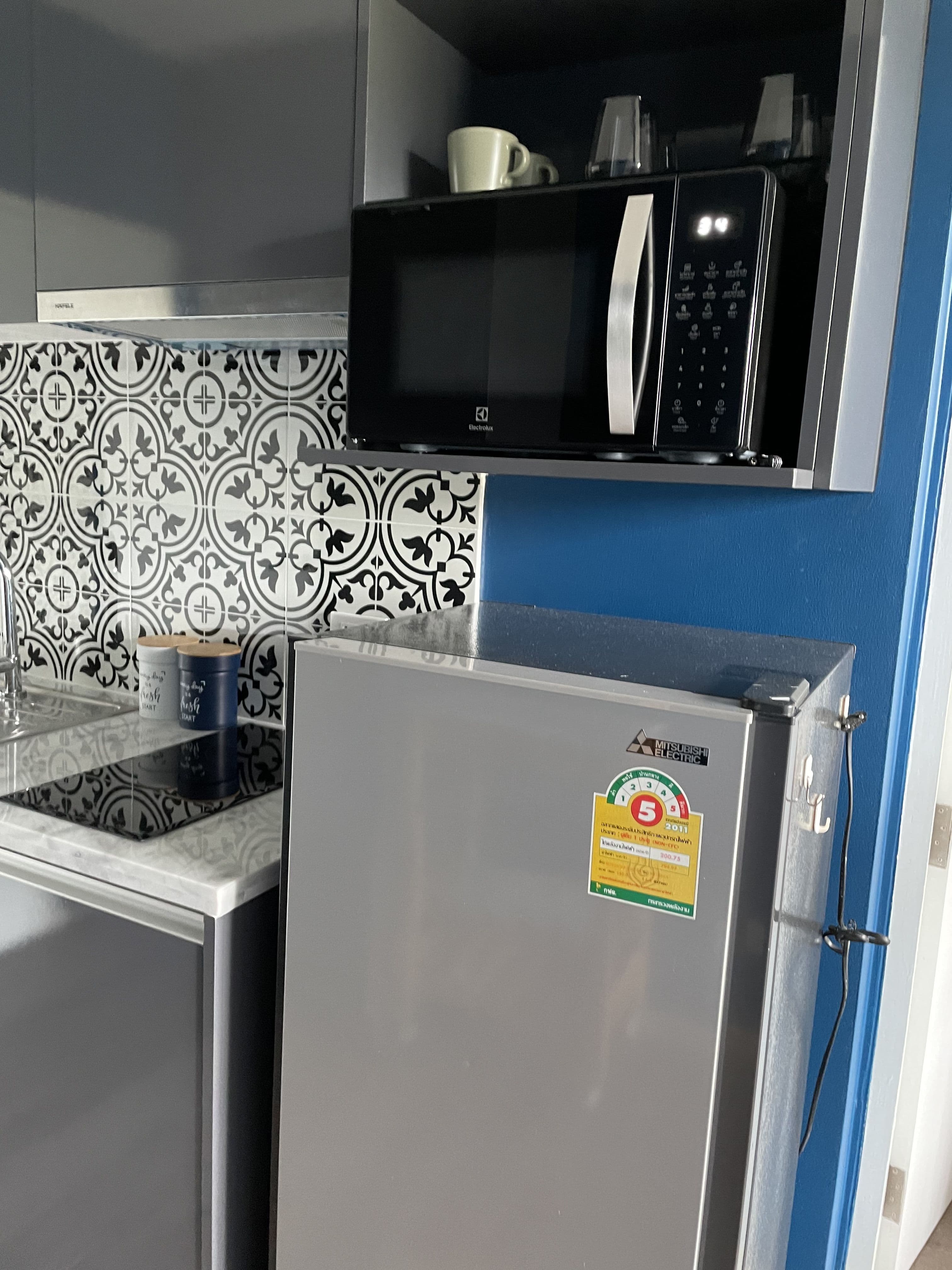 Renovated, Quiet with XL Pool and Gym, 2min Shops U1023546 - image 7