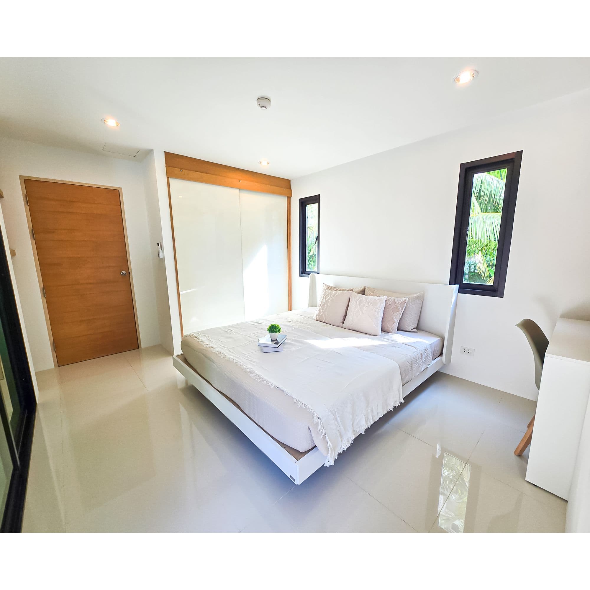 Fully renovated spacious corner one bedroom condo in Kathu U2007131 - image 2