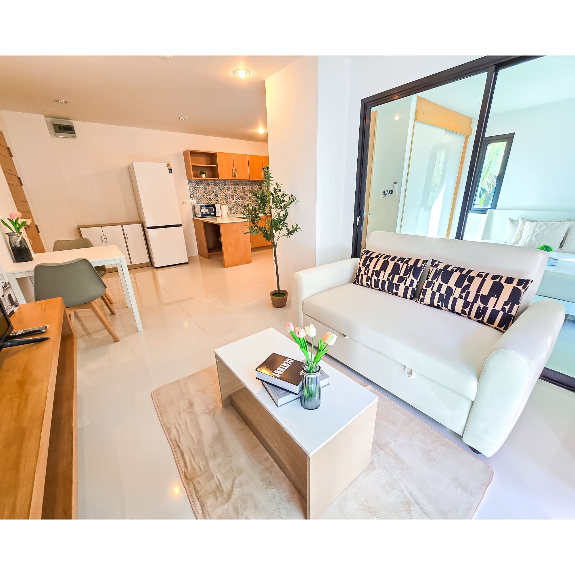 Fully renovated spacious corner one bedroom condo in Kathu U2007131 - image 3