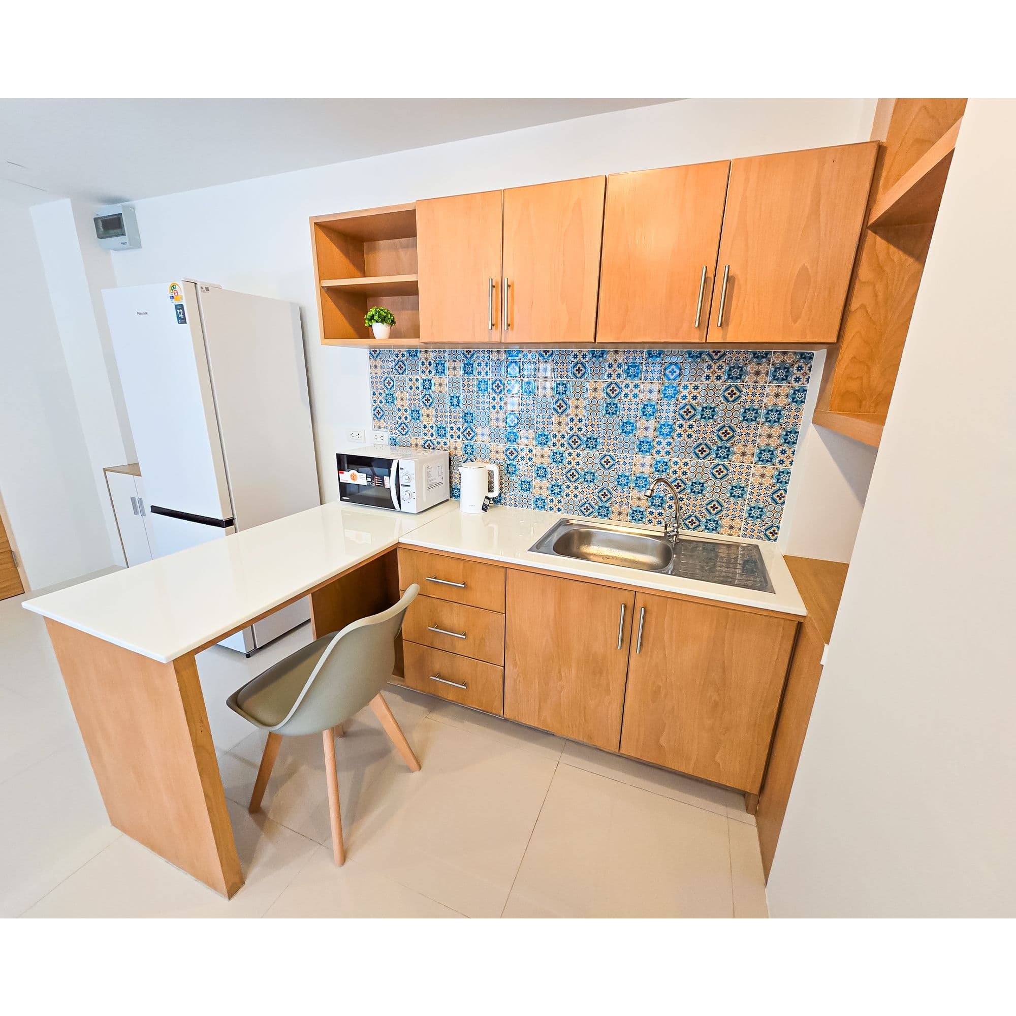 Fully renovated spacious corner one bedroom condo in Kathu U2007131 - image 4