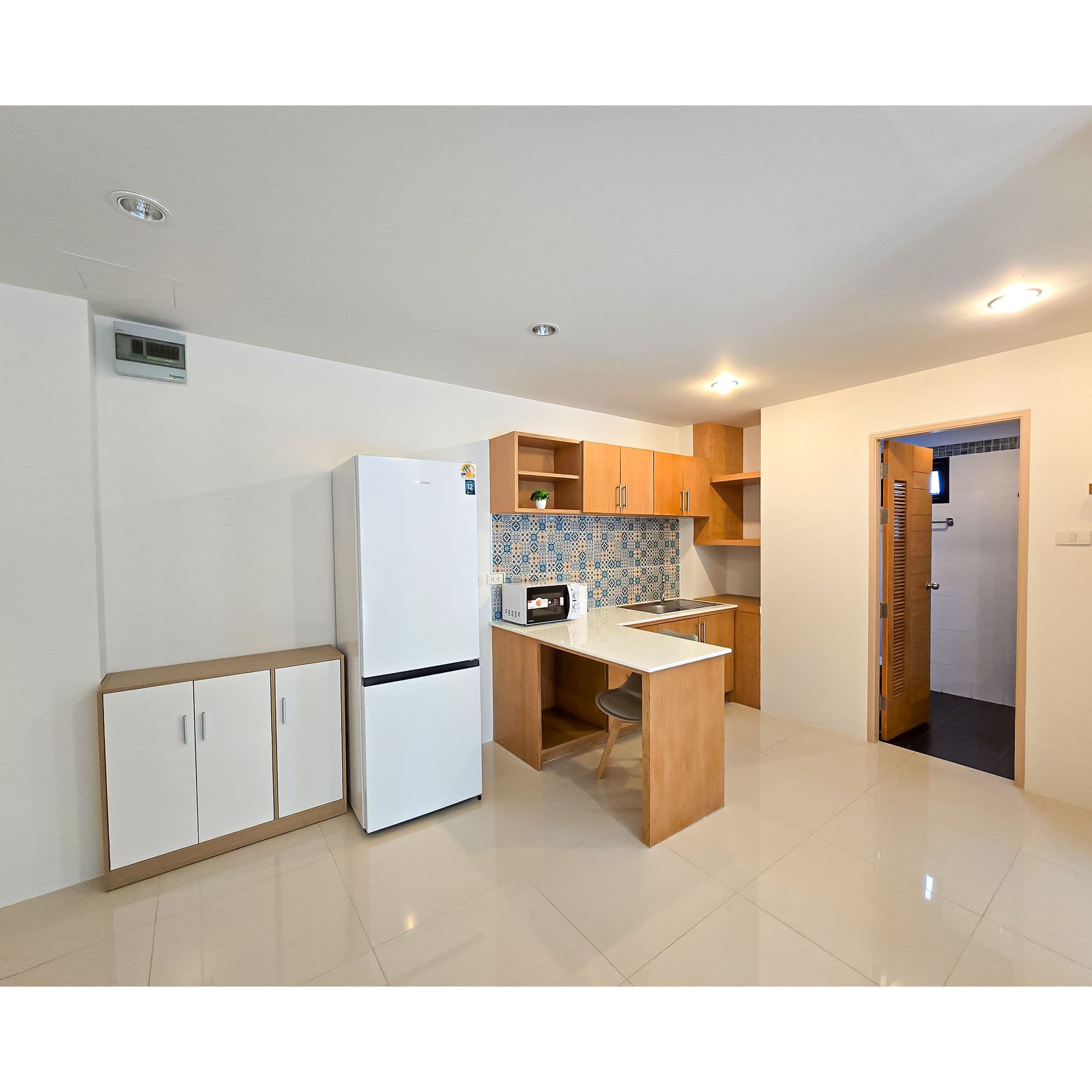 Fully renovated spacious corner one bedroom condo in Kathu U2007131 - image 6