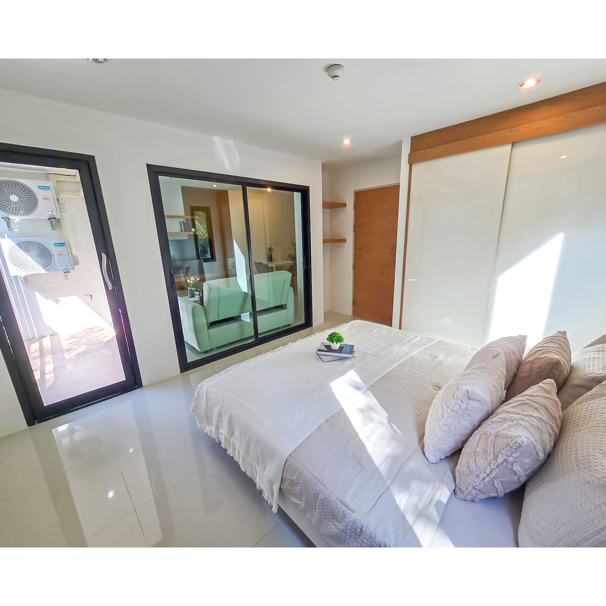 Fully renovated spacious corner one bedroom condo in Kathu U2007131 - image 8