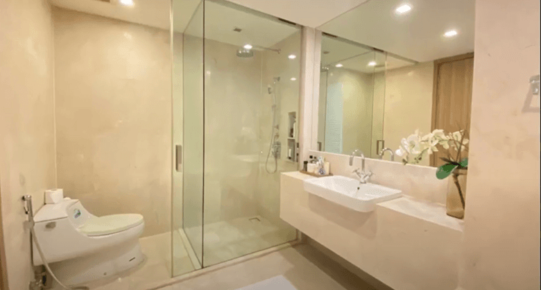 Beachfront Luxury Condo in 5 Star Resort U1651934 - image 7