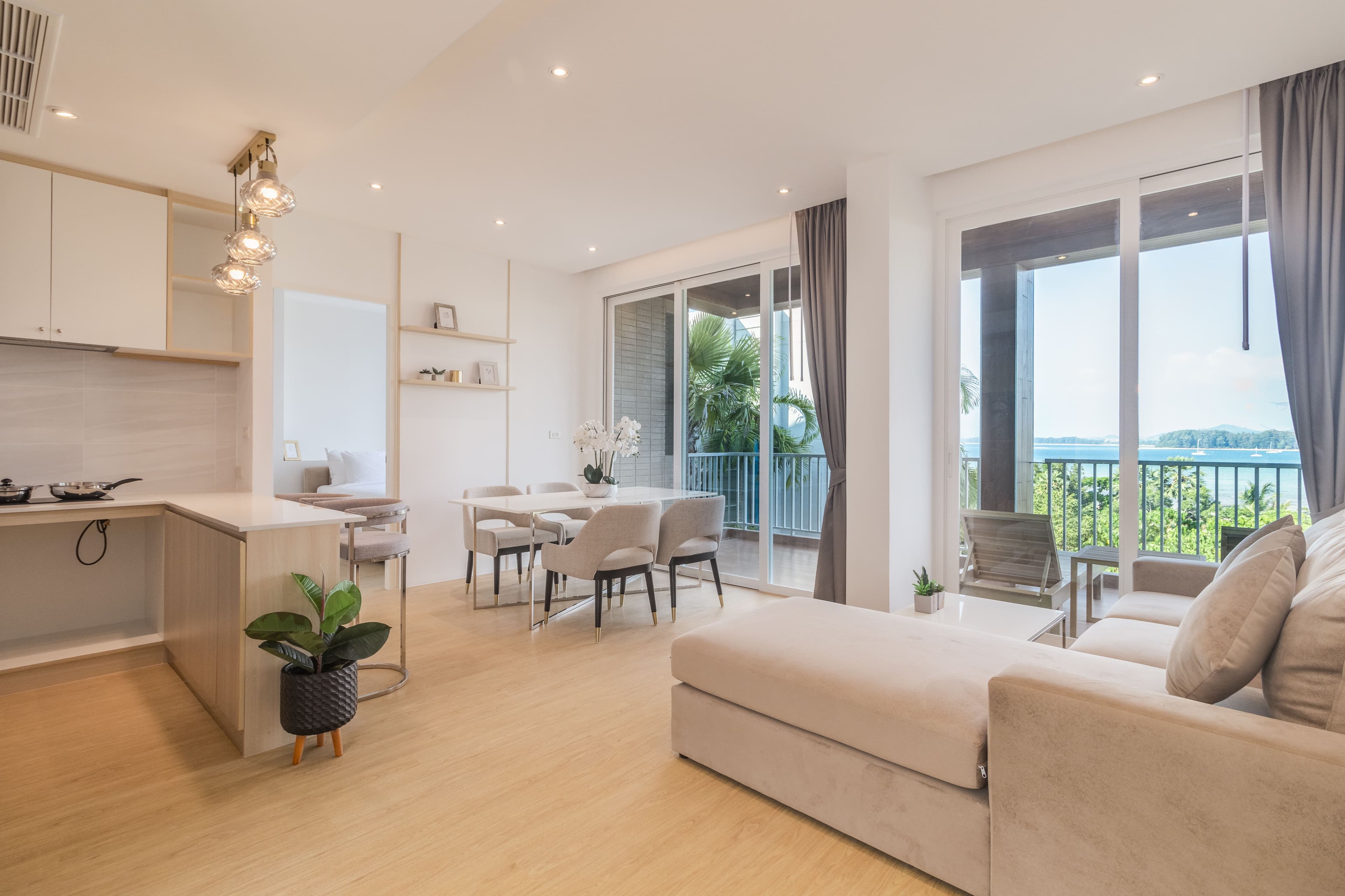 Unique Beachfront Seaview 2 Bedroom Condo For Sale U5341588