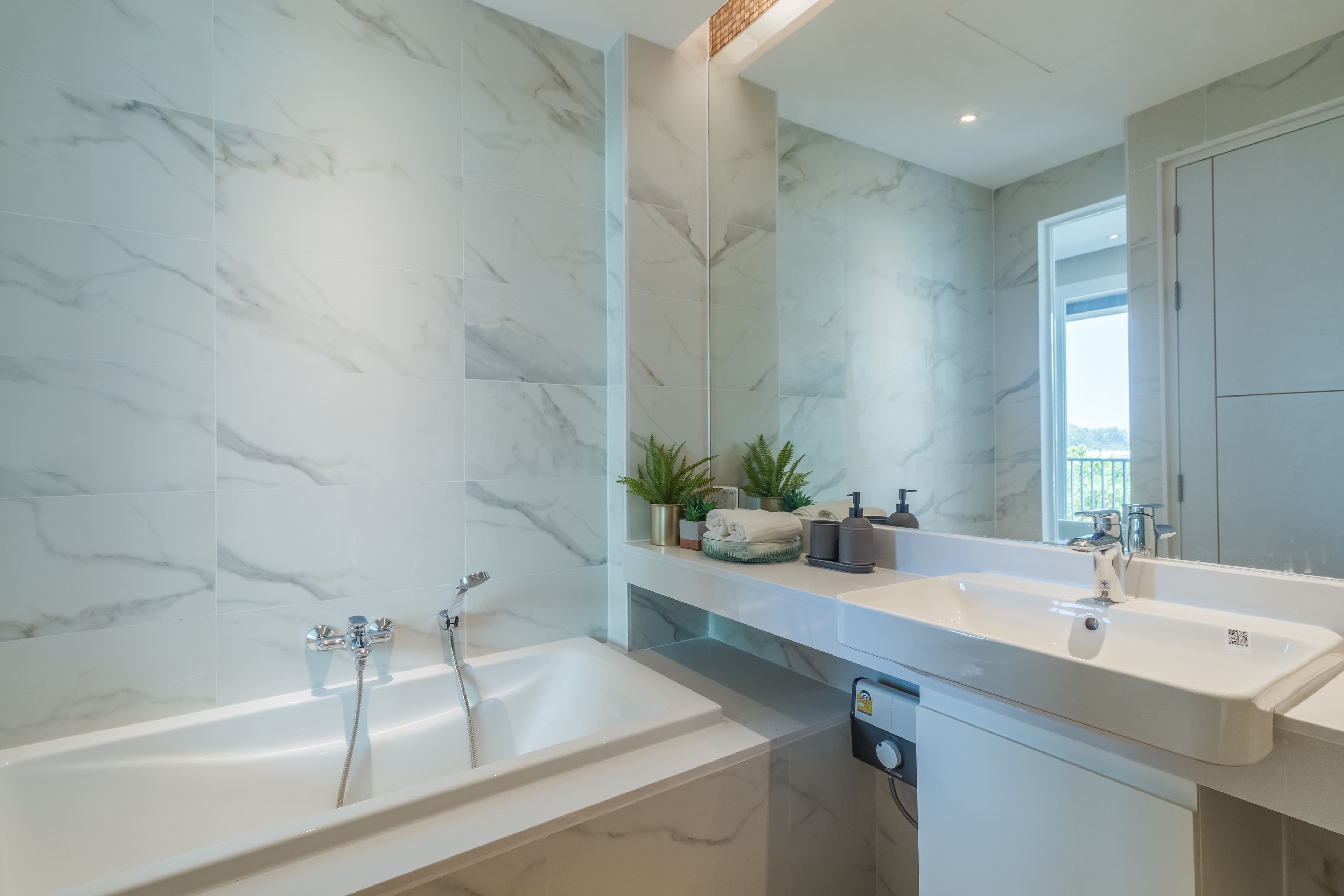 Unique Beachfront Seaview 2 Bedroom Condo For Sale U5341588 - image 3