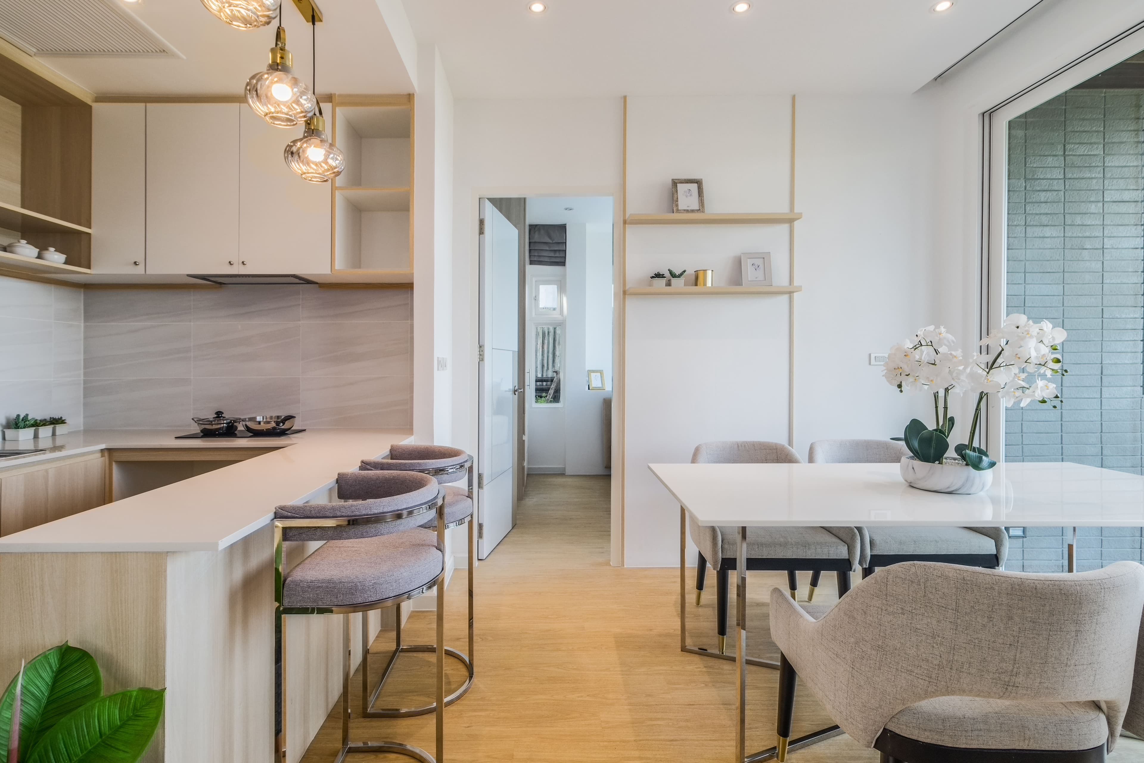 Unique Beachfront Seaview 2 Bedroom Condo For Sale U5341588 - image 4