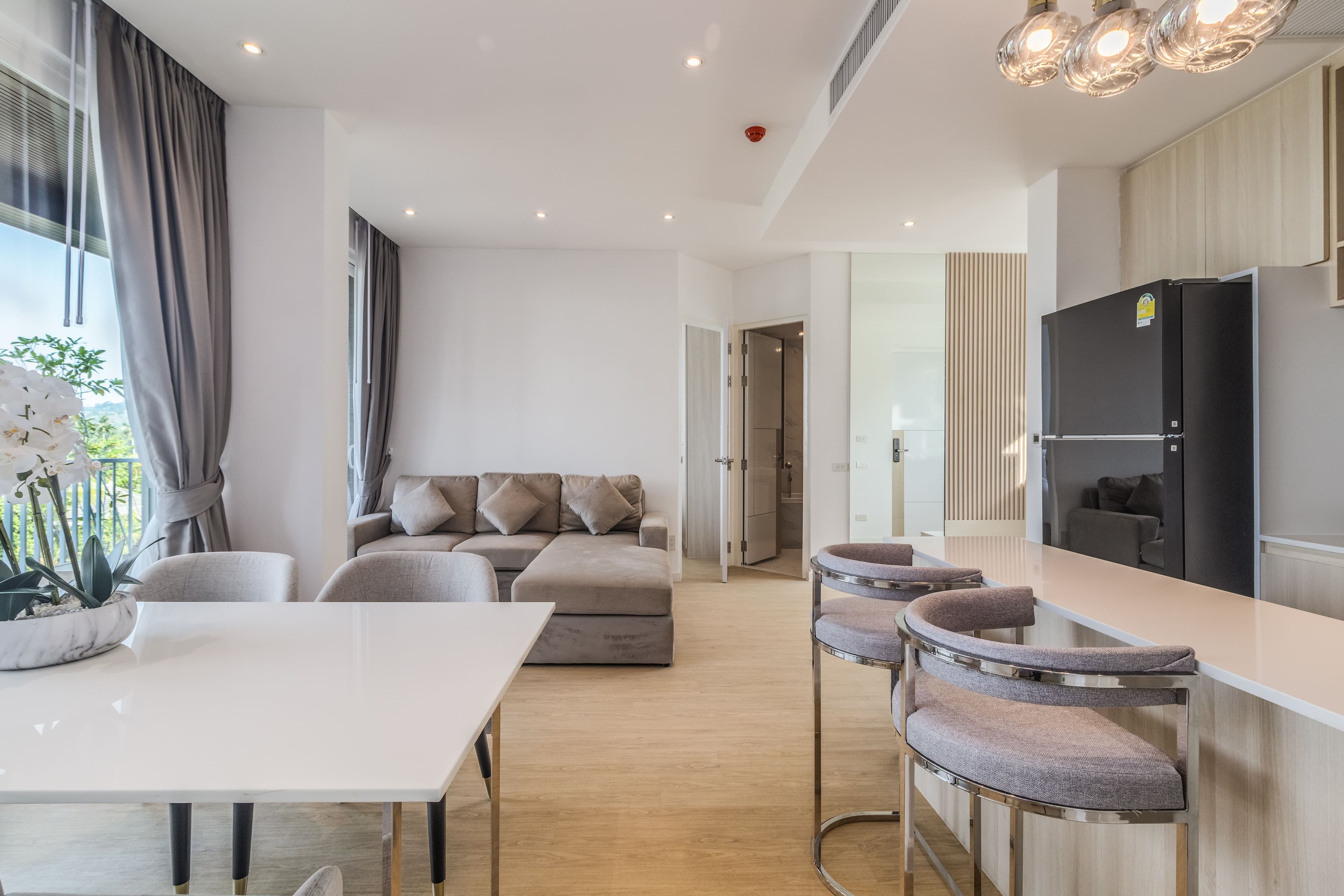 Unique Beachfront Seaview 2 Bedroom Condo For Sale U5341588 - image 5