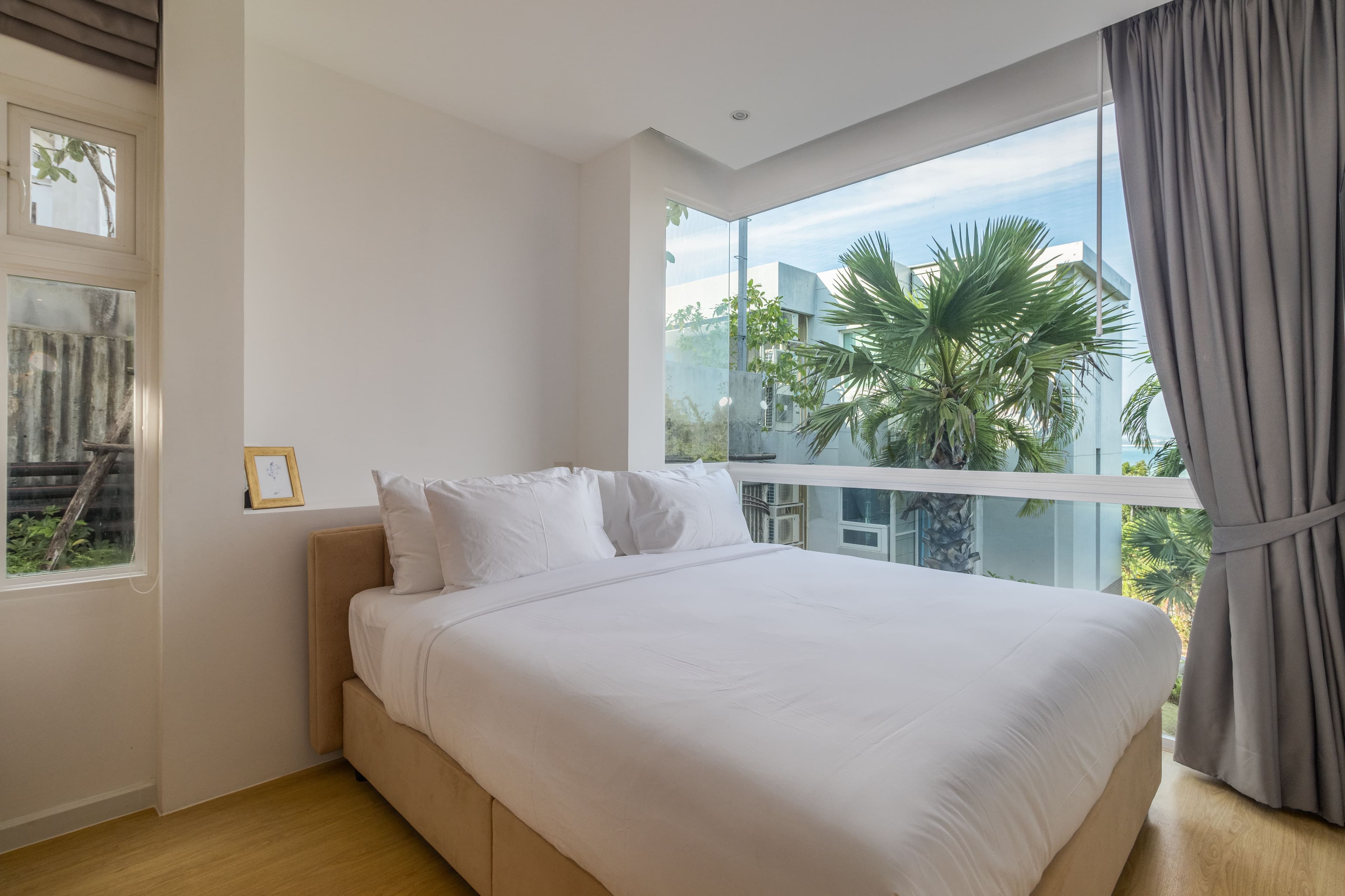 Unique Beachfront Seaview 2 Bedroom Condo For Sale U5341588 - image 6