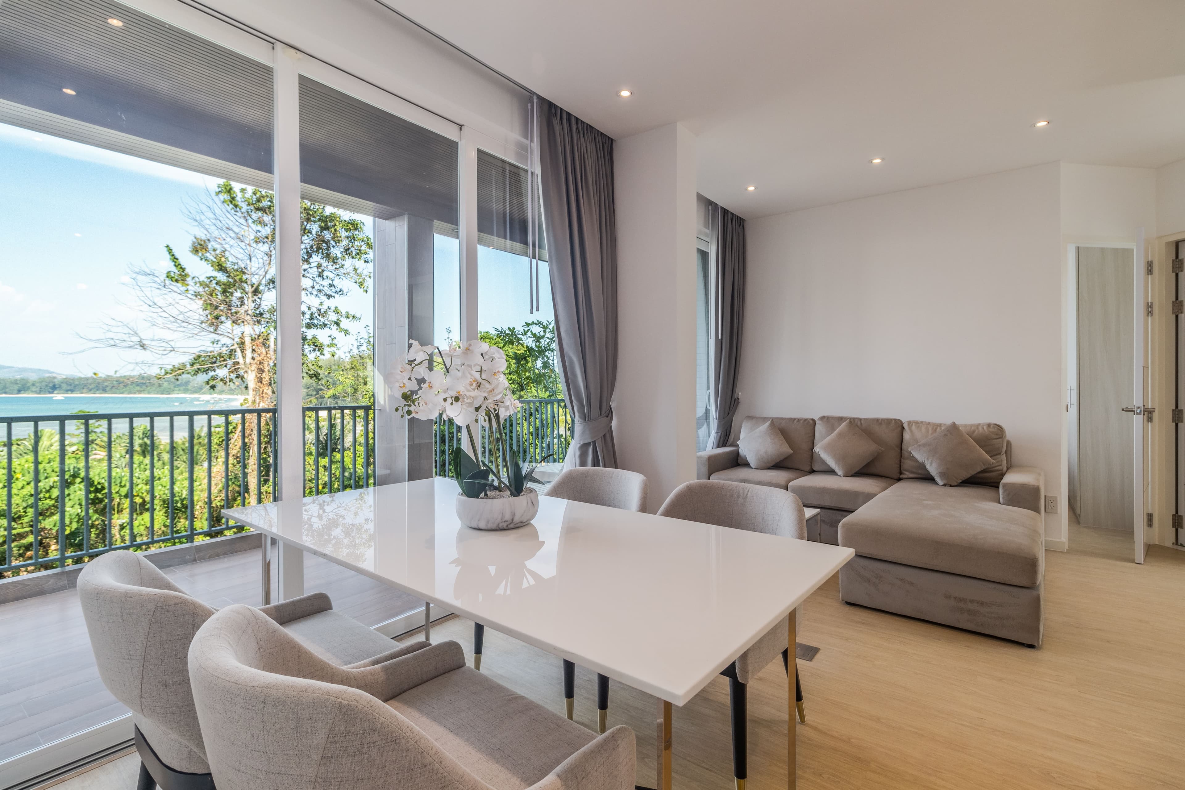 Unique Beachfront Seaview 2 Bedroom Condo For Sale U5341588 - image 8