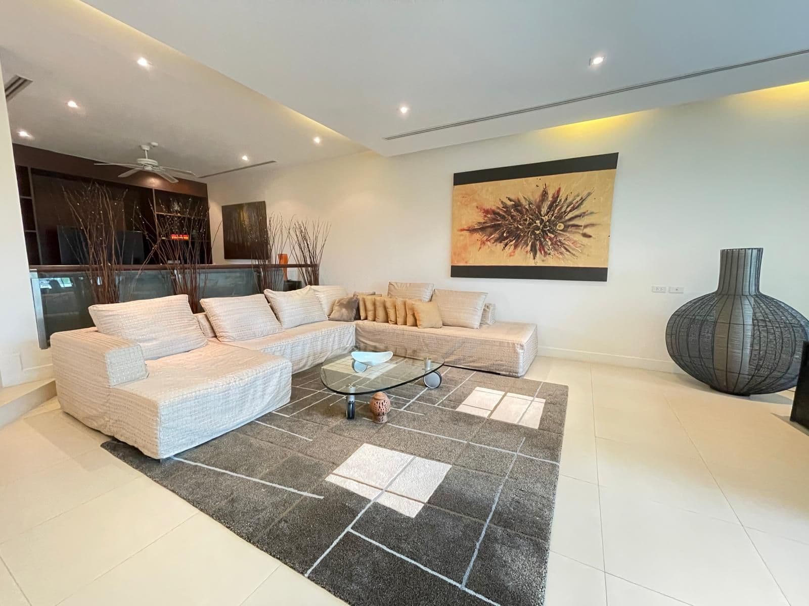 Layan Gardens Beautiful Enlarged 3 Bedroom Condo U2004006 - image 2