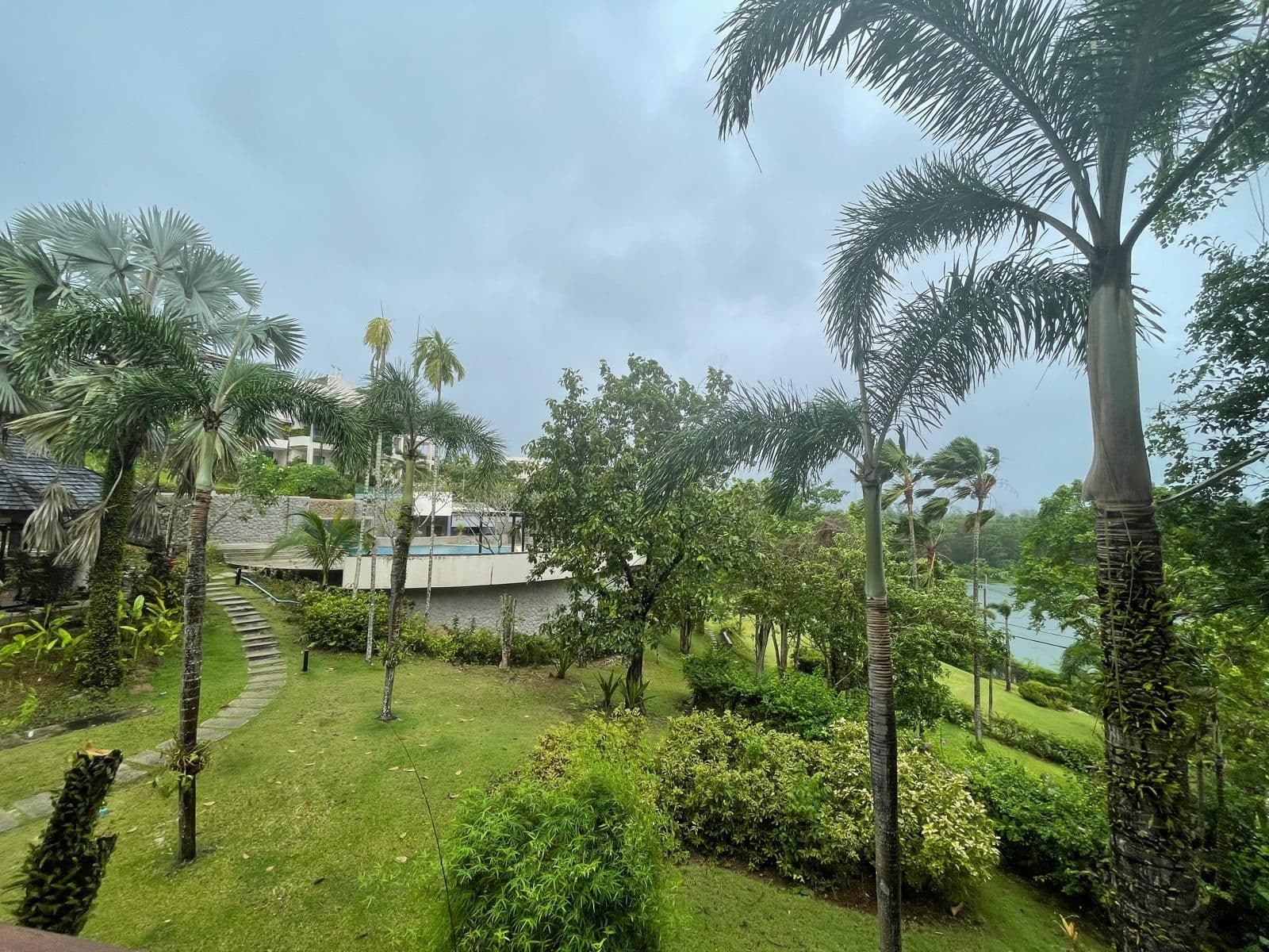 Layan Gardens Beautiful Enlarged 3 Bedroom Condo U2004006 - image 3