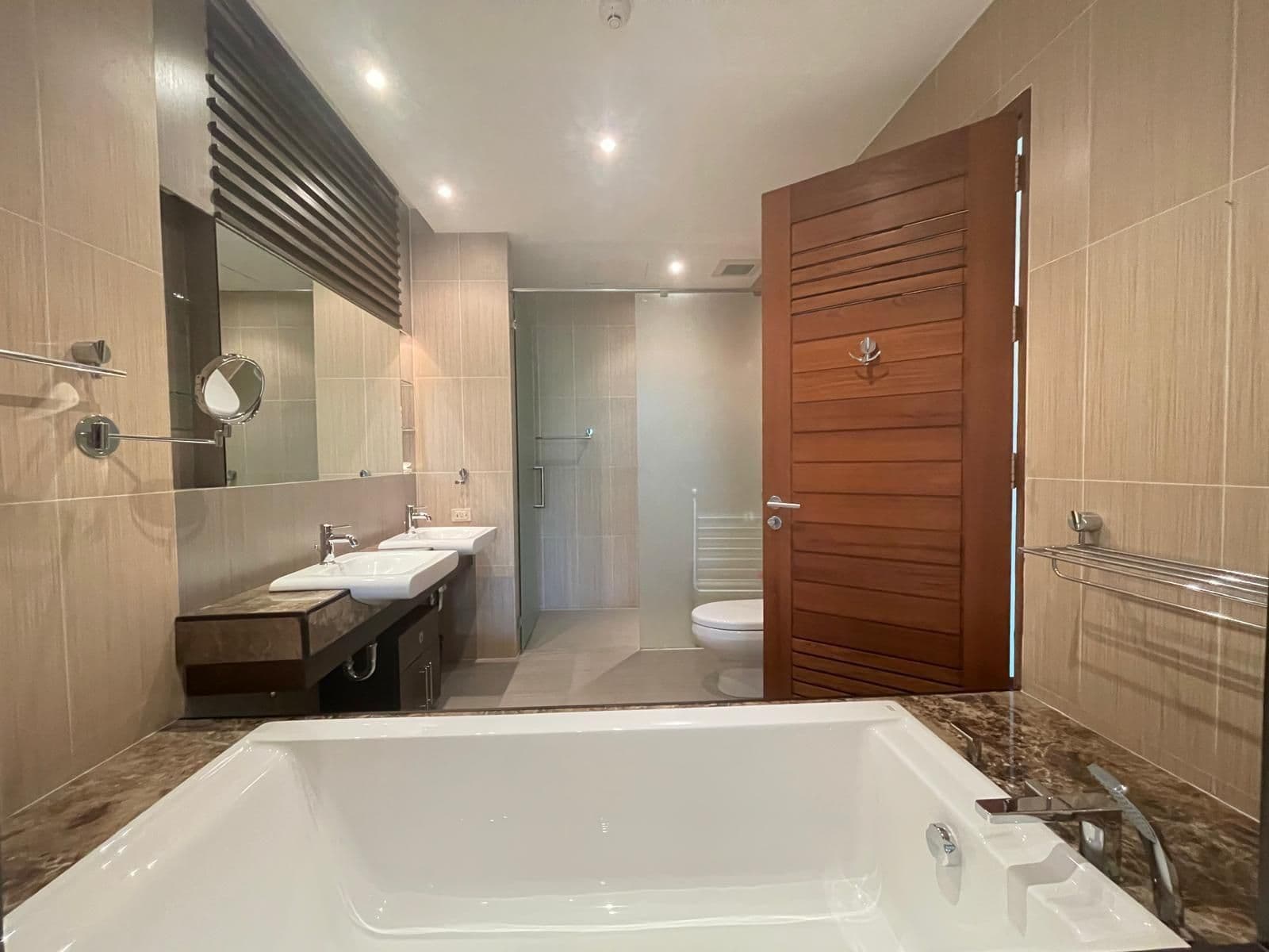 Layan Gardens Beautiful Enlarged 3 Bedroom Condo U2004006 - image 7