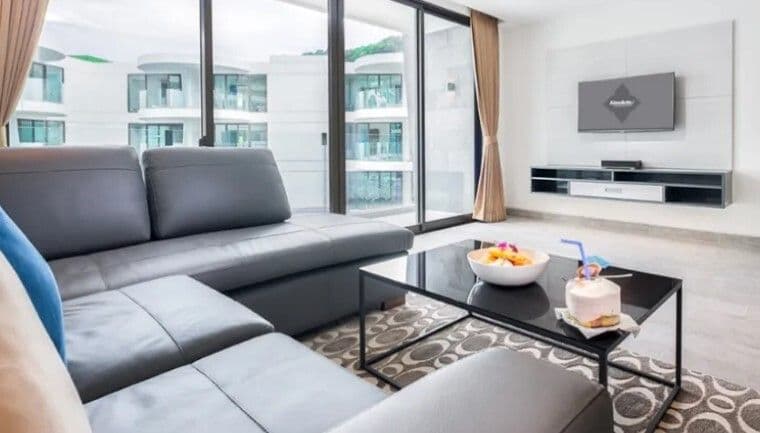 Oceanview quiet resort condo 4 min to main beach U5371720