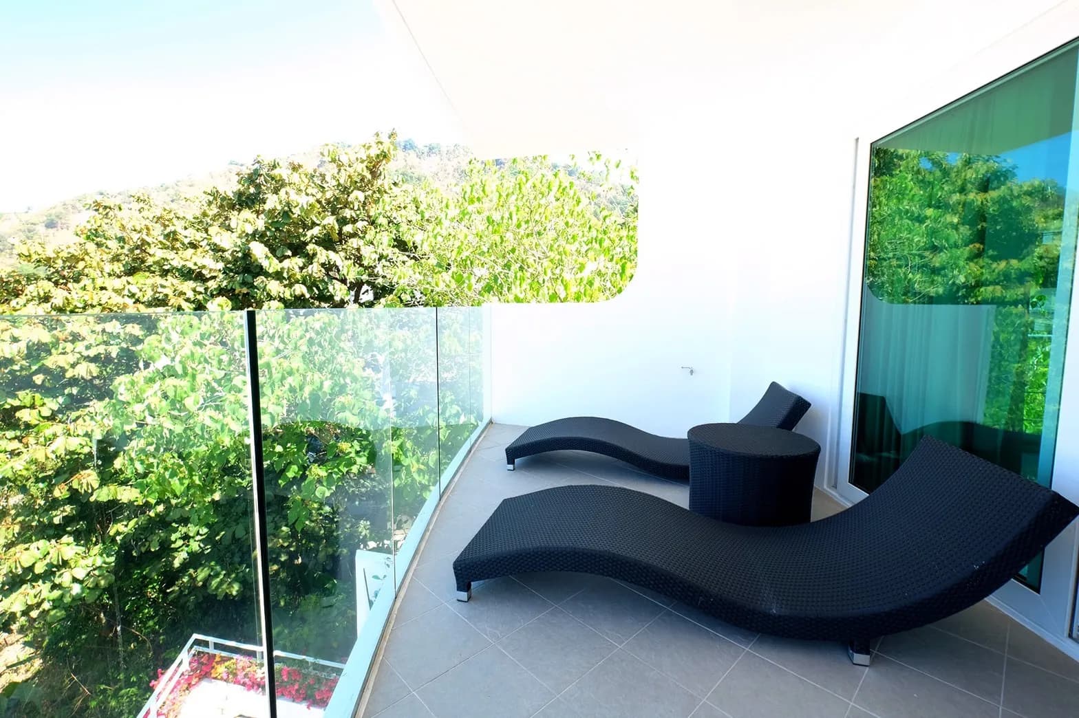 Fully renovated 2 Bedroom condo with Sea View U1104486 - image 2