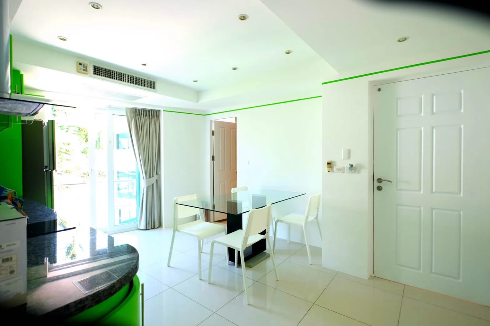 Fully renovated 2 Bedroom condo with Sea View U1104486 - image 3