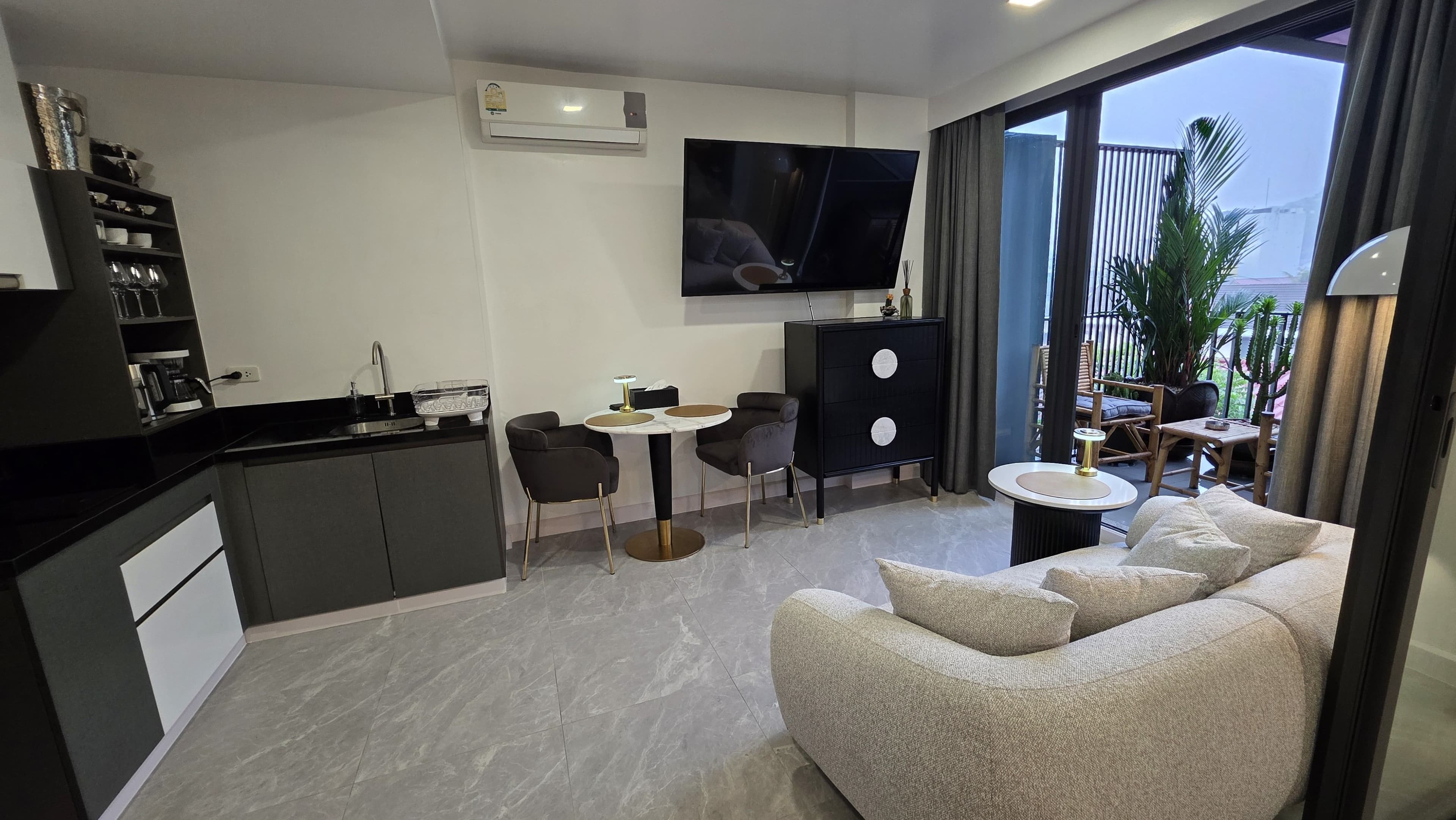 1 Bedroom Condo for sale at The Deck Patong U5367940 - image 5