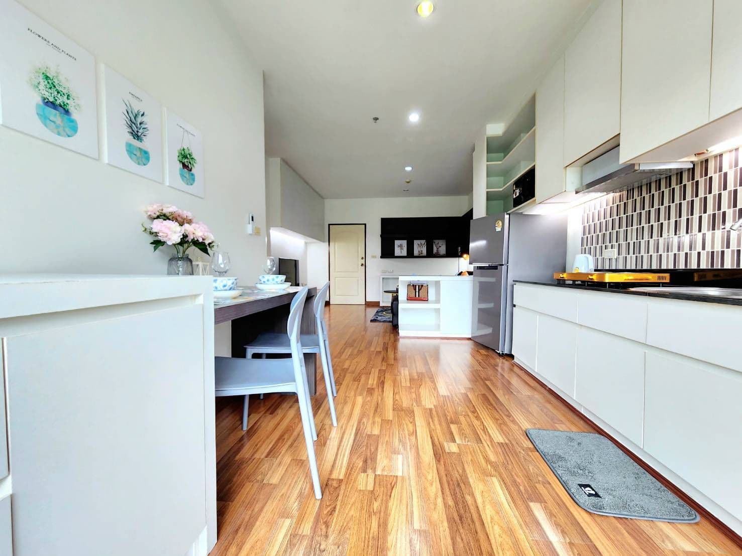 Renocated Mountain View Condo 1 Bedroom Foreigner Freehold U1836960 - image 2