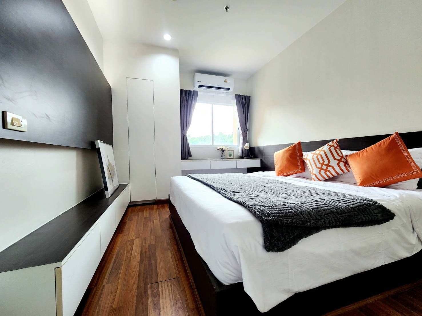 Renocated Mountain View Condo 1 Bedroom Foreigner Freehold U1836960 - image 8