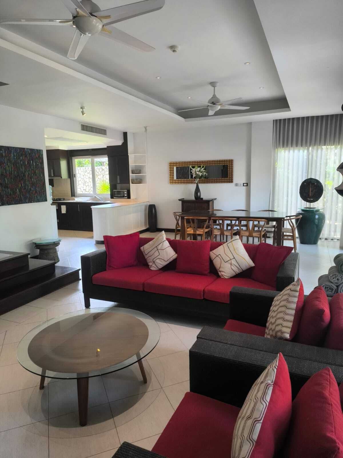 Large 3 Bedroom apartment with Beach access U2017134