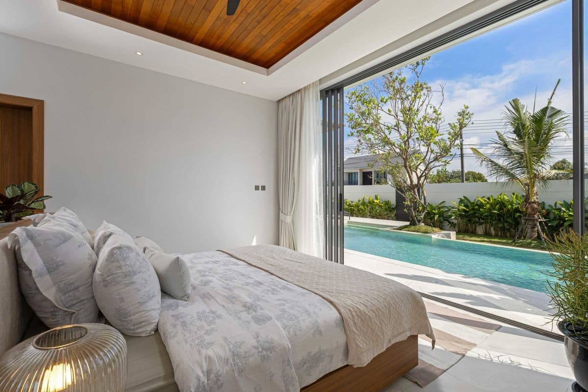 Luxury Pool Villa for Sale 451 sq.m. Near Boat Avenue Phuket - image 2