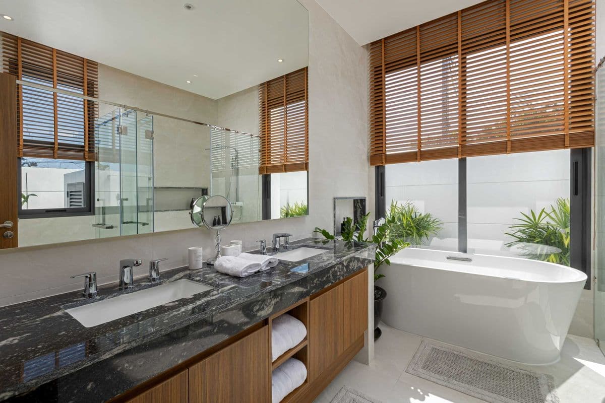 Luxury Pool Villa for Sale 451 sq.m. Near Boat Avenue Phuket - image 8