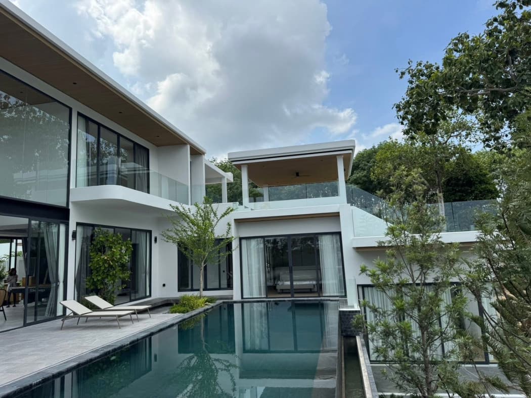 For sale: Single house, Phuket, The Menara Hill, usable area 926 sq m, size 1 ngan 74.6 sq wa, luxury house with swimming pool - image 2