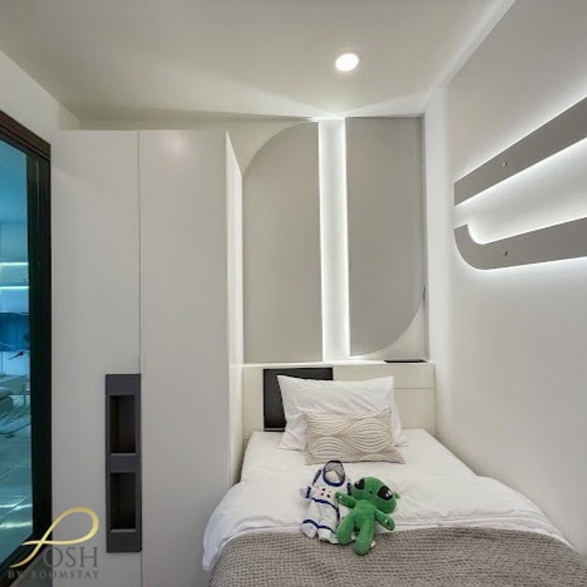 ZCAPE 3 CONDO | Behind Central Phuket Prime location in the heart of the city, 2 bedroom condo, pool view, completely renovated. Perfect for both living and investing, close to Central Phuket and complete with amenities. - image 4