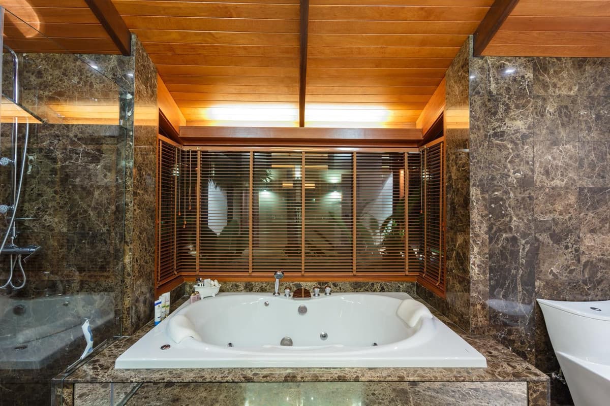 6-Bedroom Pool Villa on 2,442 SQ.M. Freehold Land – Cherng Talay - U5646683 - image 6