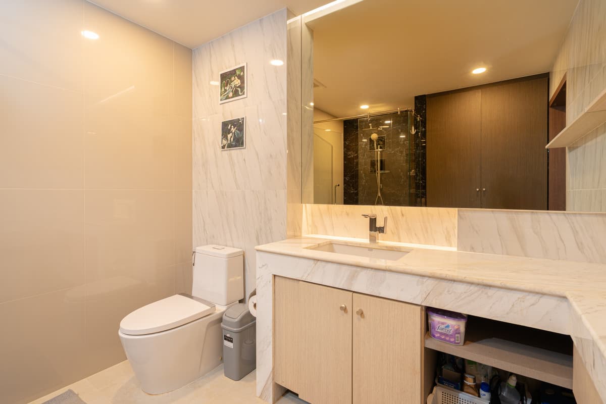 Stylish Sea-View 1-Bedroom Condo near Surin & Bang Tao Beach - U5926620 - image 5