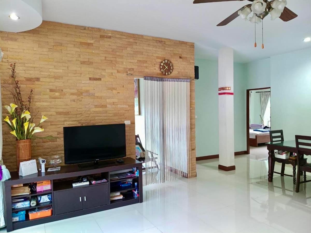 large detached house With 5 rooms for rent - image 5