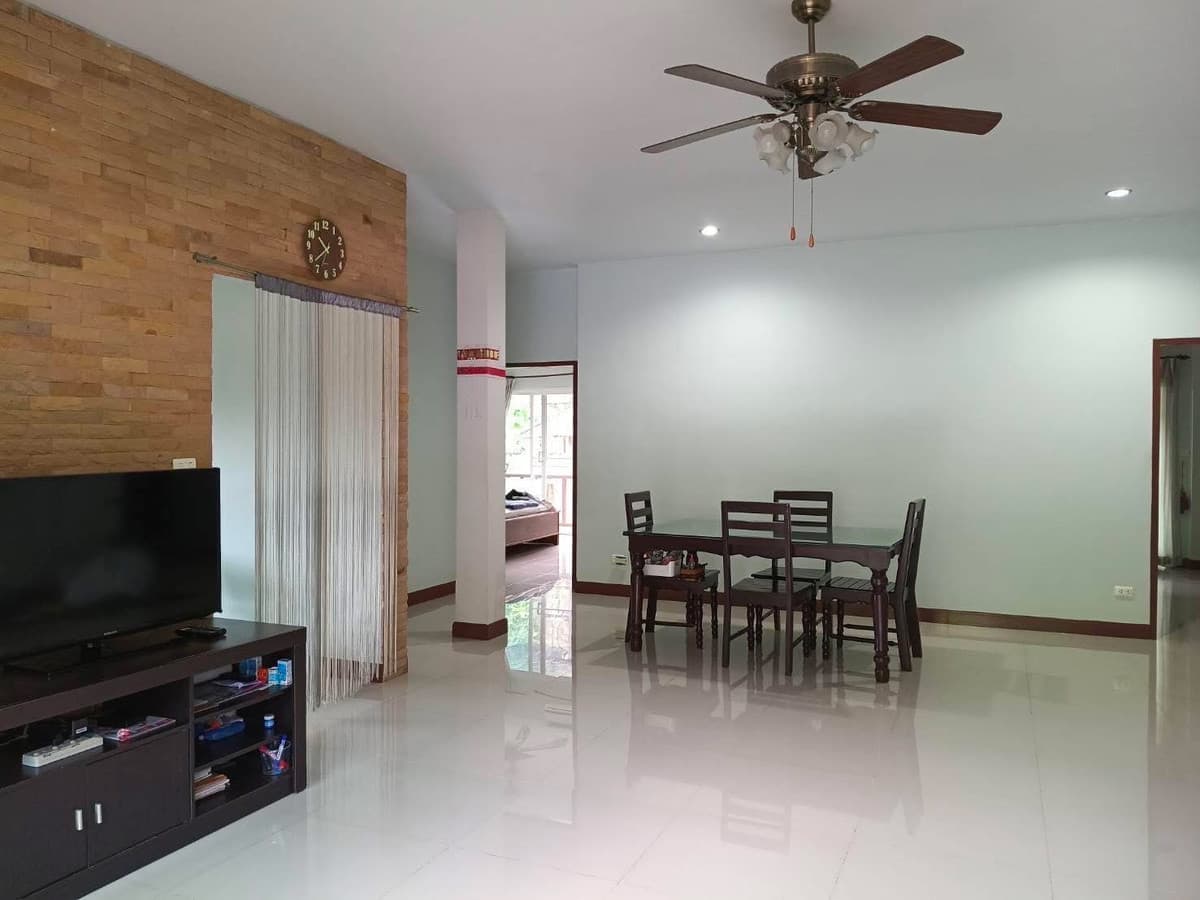 large detached house With 5 rooms for rent - image 6
