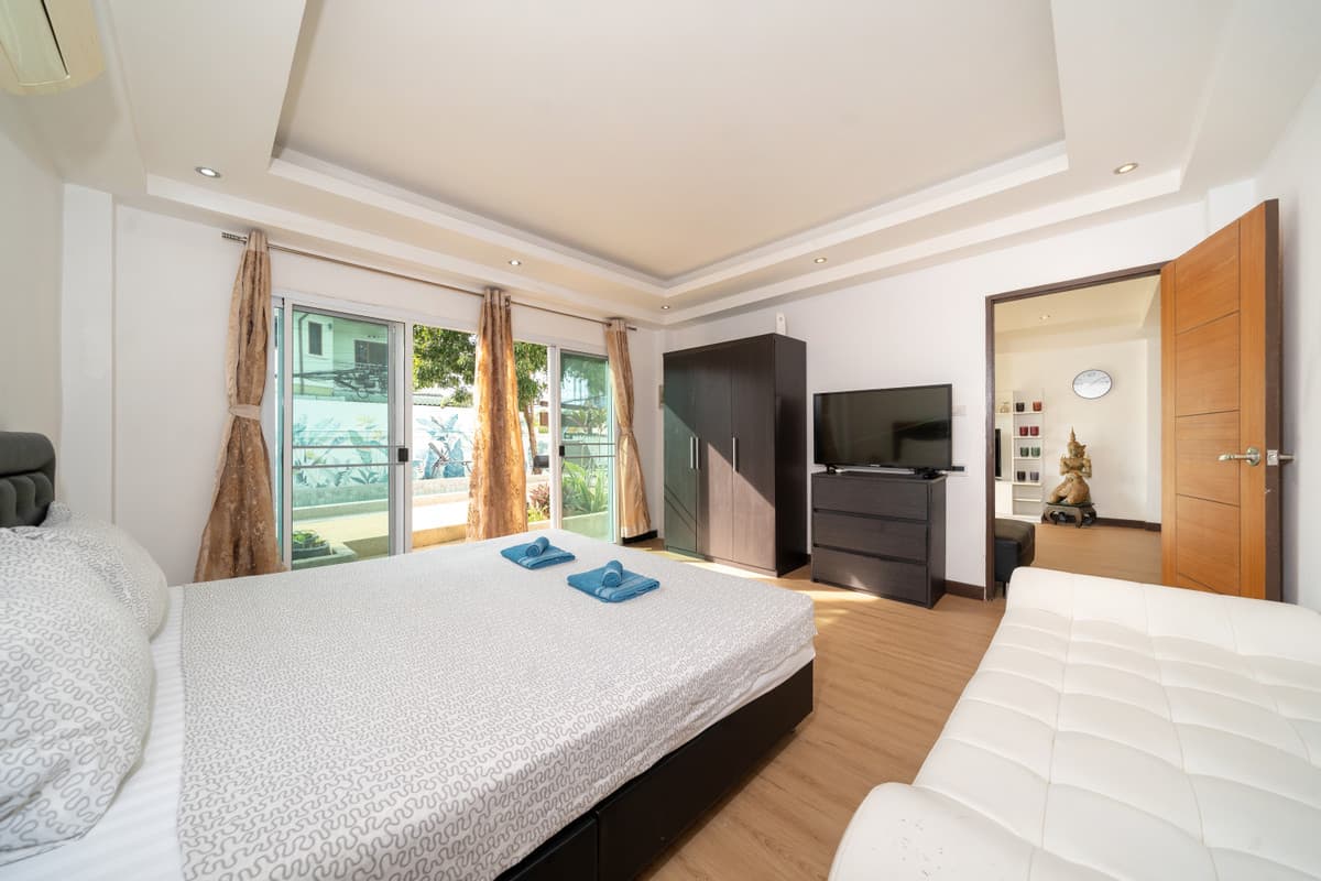 5-Bedroom Private Villa with Pool & Garden Views in Kamala, Phuket - U5897850 - image 5