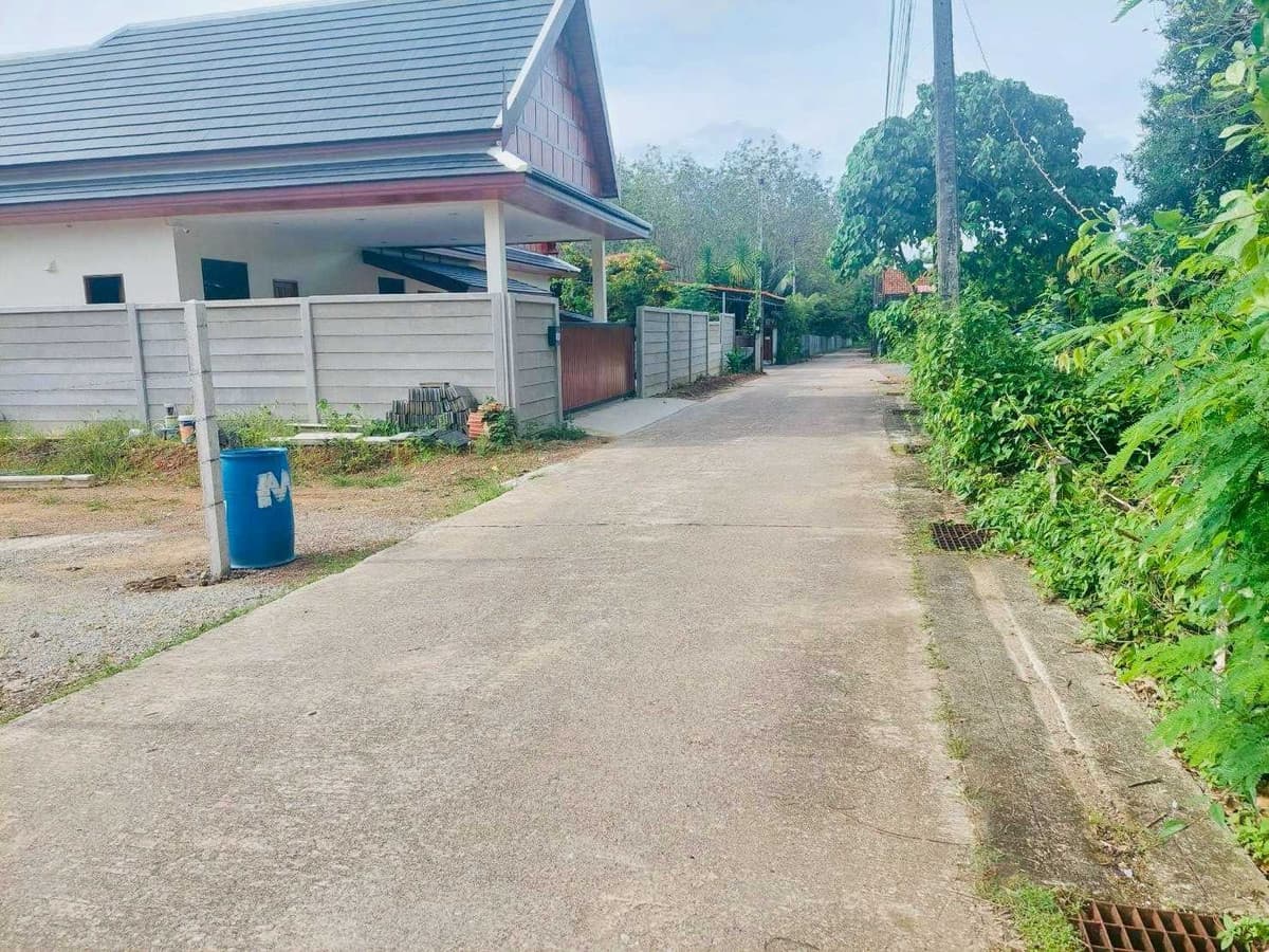 Prime Land for Sale in Phuket: 2 Ngan 37 Sq. Wah High Investment Potential - image 2