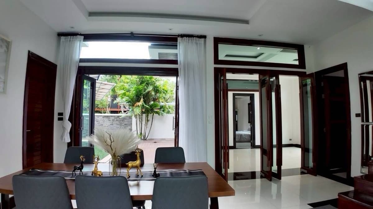 House for sale in Chalong area, near Robinson, international schools and the pier. - image 5