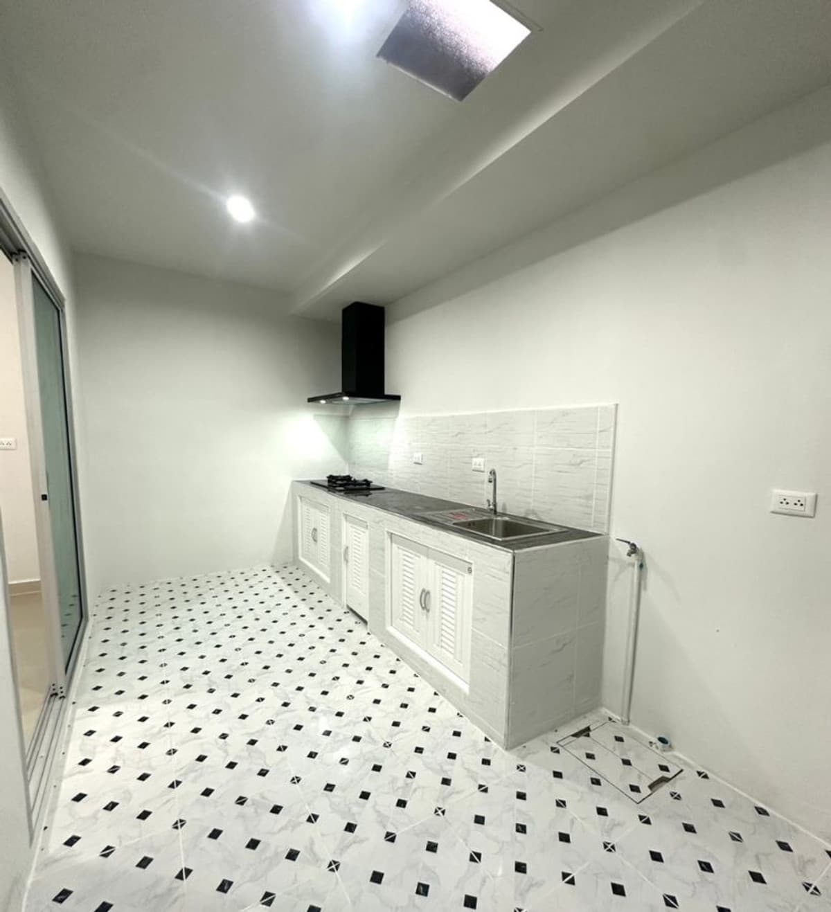 For sale, 2-story townhouse near Lotus Thalang, Phuket, 2.89 million. - image 8