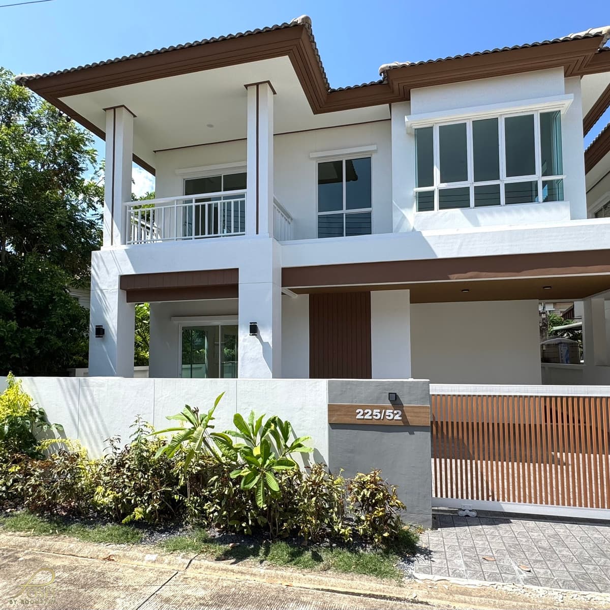 SIRI VILLAGE PAKLOK – VICTORY MONUMENT Siri Village Paklok near the monument. 500 meters from PTT Pa Khlok gas station, only 3 km. from Robinson Lifestyle Thalang. - image 2