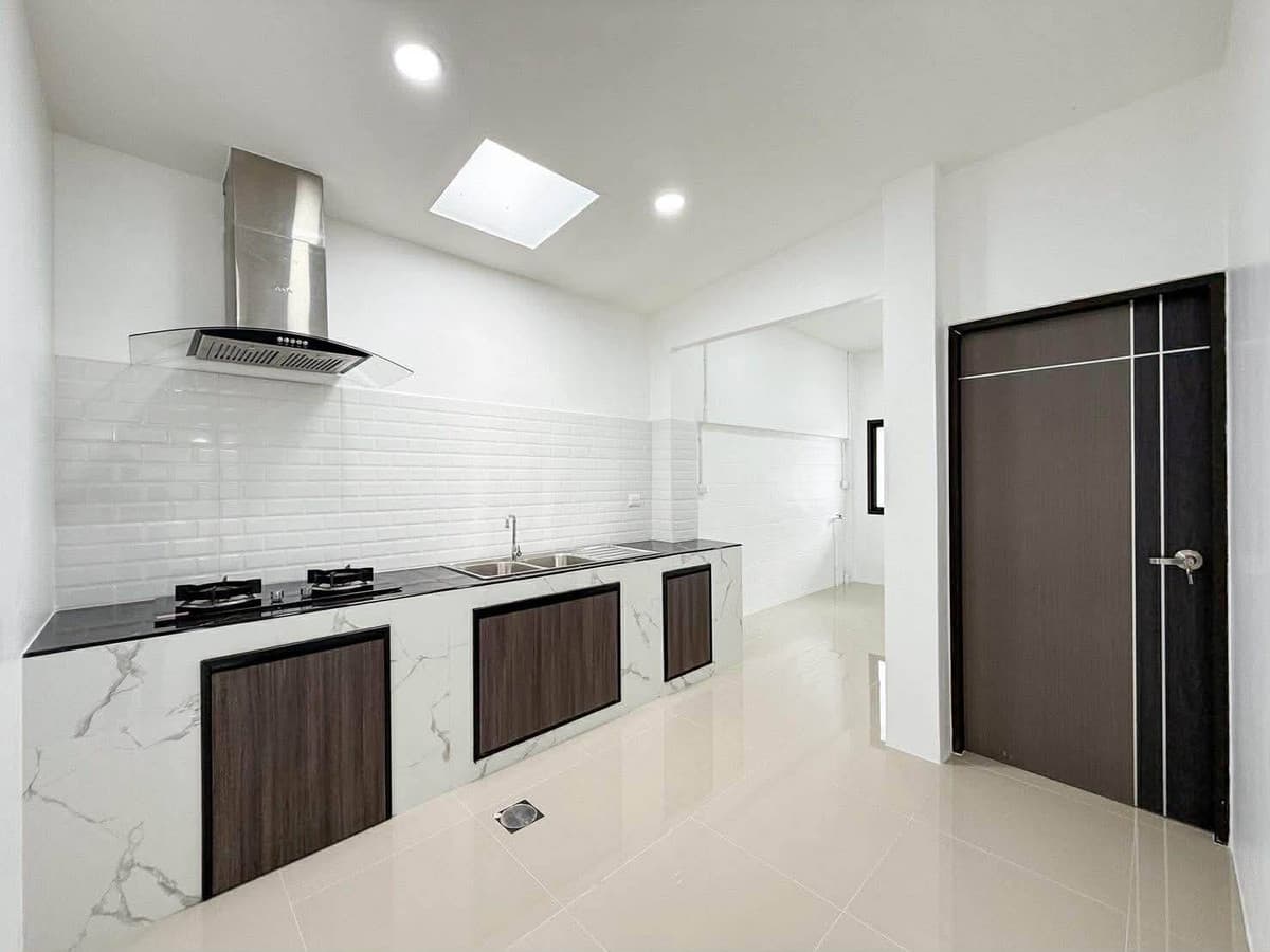 Selling very cheap!! One-story corner house, newly renovated, Wongsiri Village, prime location, Mueang District, Phuket Province, just 3 minutes to Robinson Chalong. - image 5