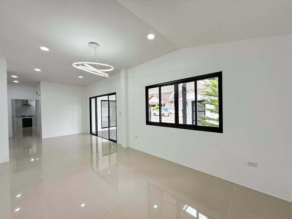 Selling very cheap!! One-story corner house, newly renovated, Wongsiri Village, prime location, Mueang District, Phuket Province, just 3 minutes to Robinson Chalong. - image 3