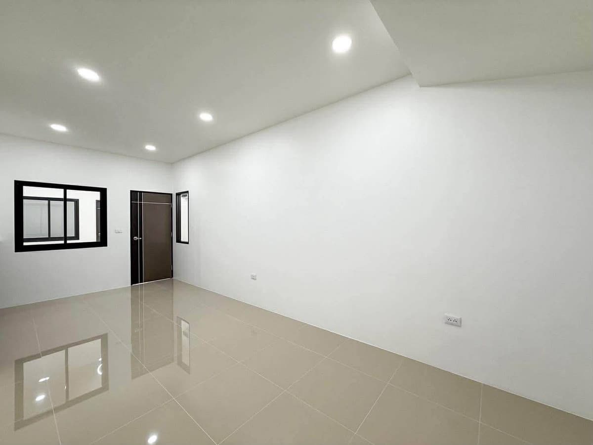 Selling very cheap!! One-story corner house, newly renovated, Wongsiri Village, prime location, Mueang District, Phuket Province, just 3 minutes to Robinson Chalong. - image 8