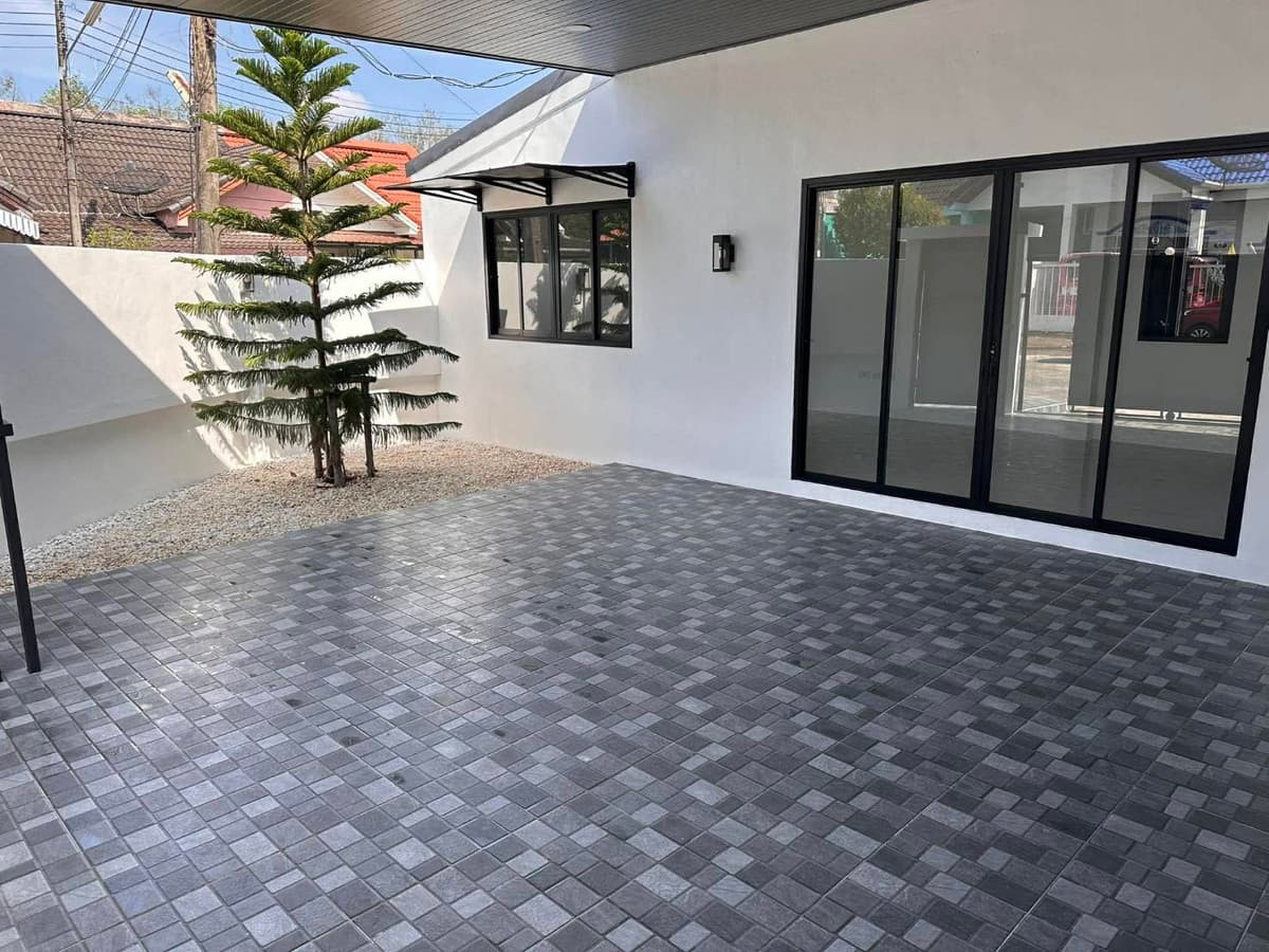 Selling very cheap!! One-story corner house, newly renovated, Wongsiri Village, prime location, Mueang District, Phuket Province, just 3 minutes to Robinson Chalong. - image 2