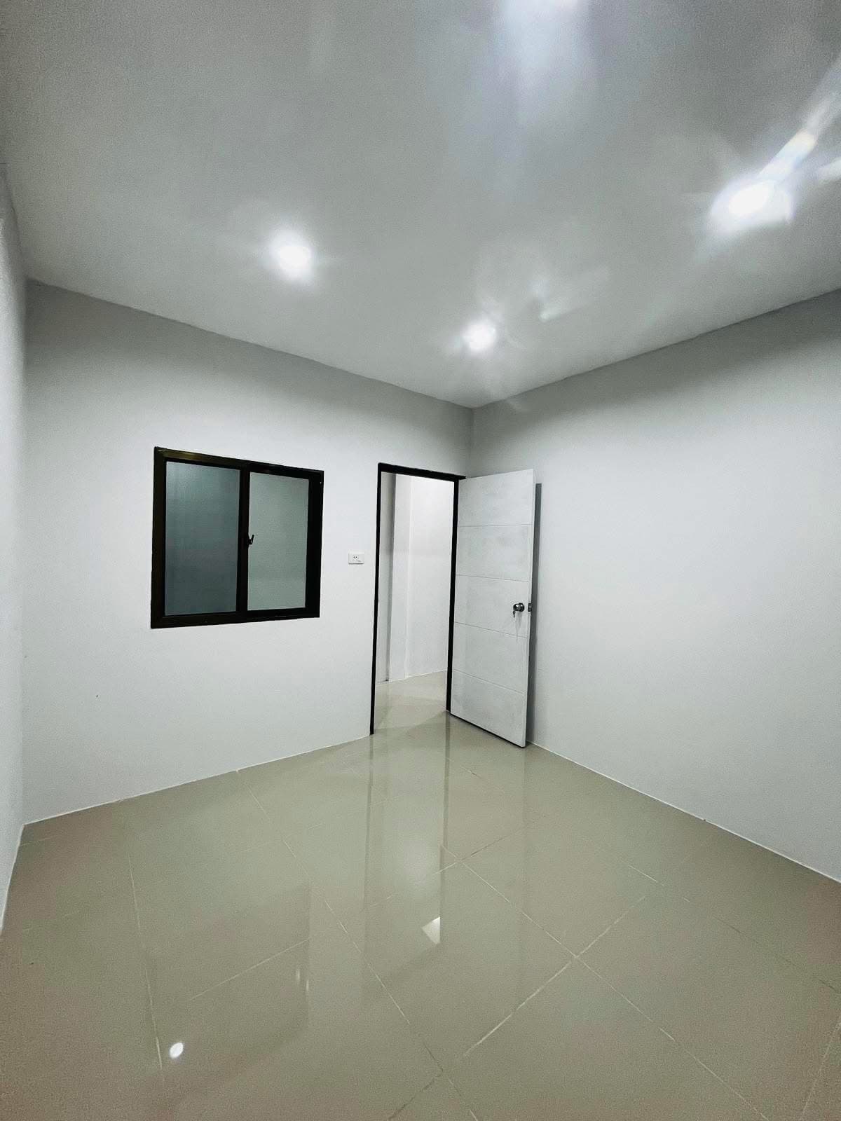 Renovated house ready to move in On a potential location in Thalang Definition of perfection for living and long term investment Ready to generate income immediately from purchase  Near Robinson Thalang Surrounded by complete convenience - image 4