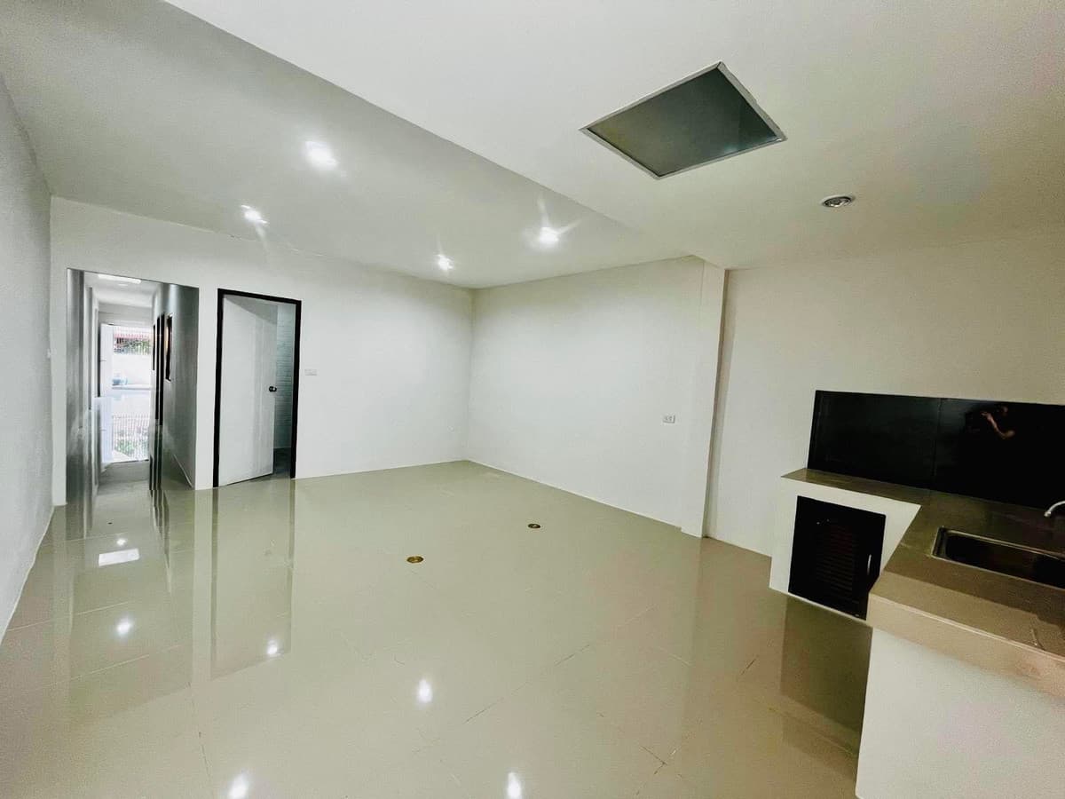 Renovated house ready to move in On a potential location in Thalang Definition of perfection for living and long term investment Ready to generate income immediately from purchase  Near Robinson Thalang Surrounded by complete convenience - image 3