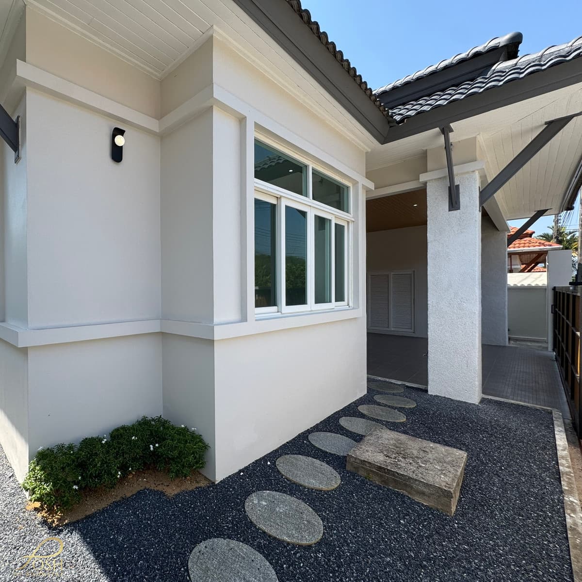 Newly renovated single house location near the Monument and Robinson Lifestyle, just 2 minutes away The Valley, Manik, Thalang - image 2