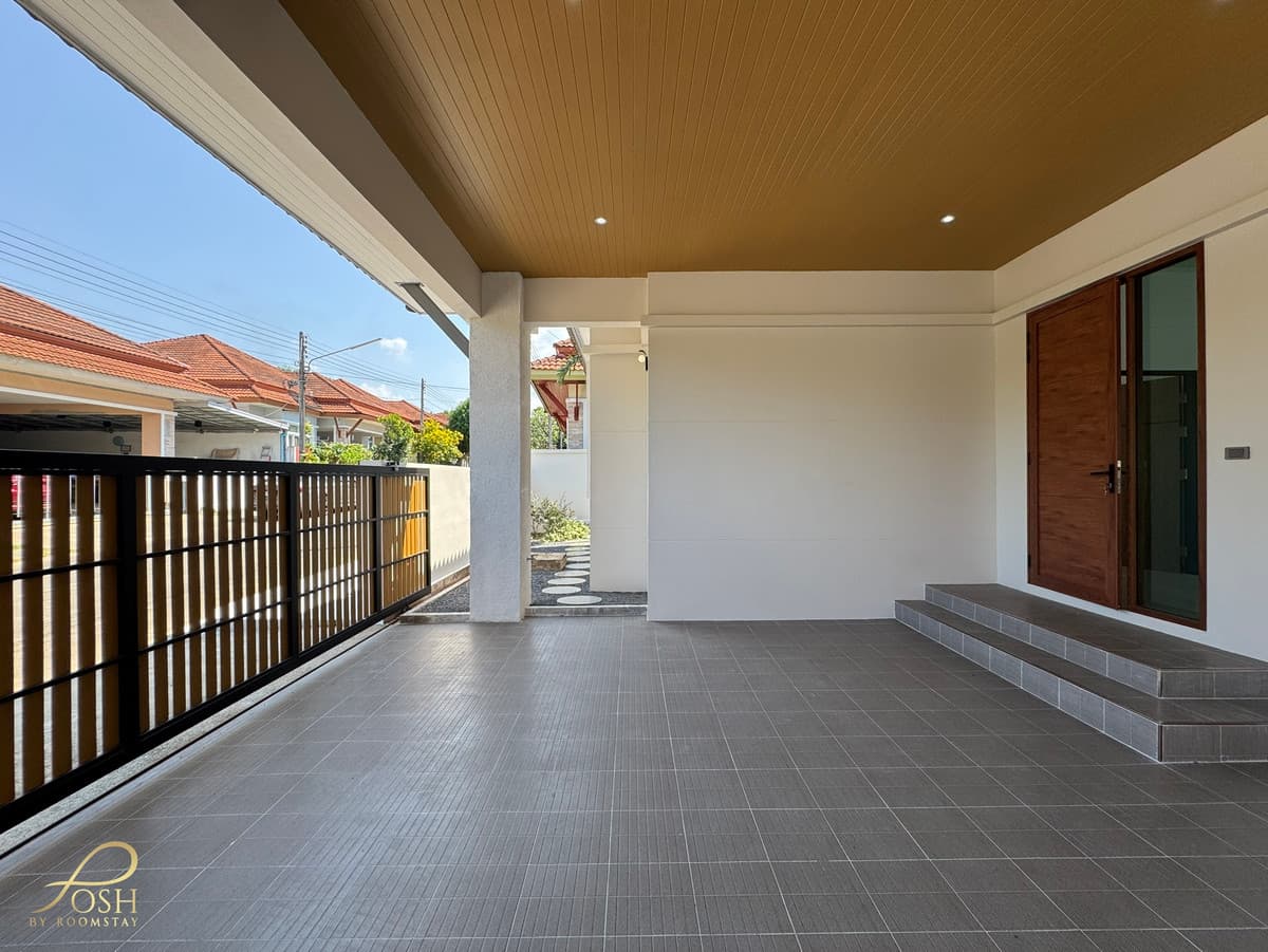 Newly renovated single house location near the Monument and Robinson Lifestyle, just 2 minutes away The Valley, Manik, Thalang - image 6