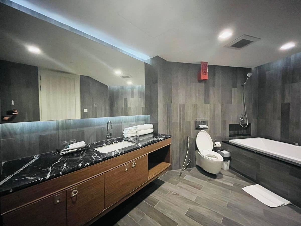 P0640/ Luxury condo and townhome for rent, Marina Living – ready to move in in the heart of the city. - image 2